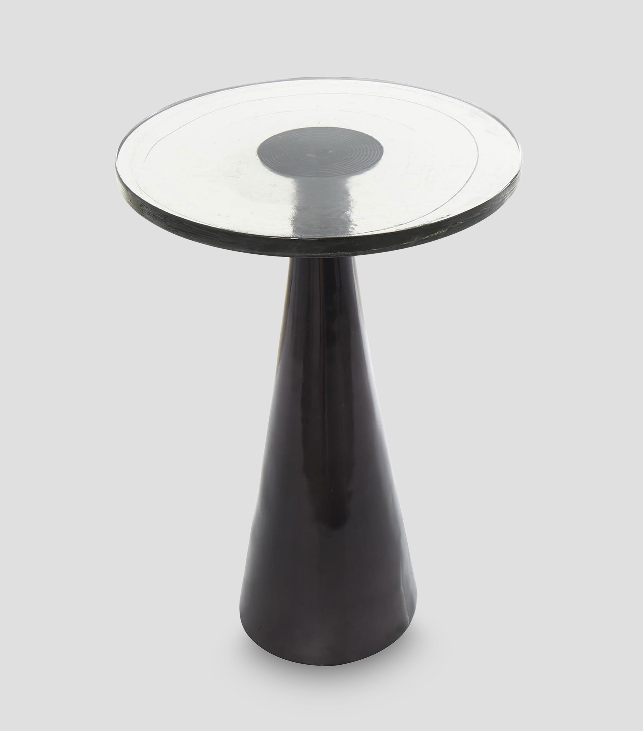 Mesa auxiliar en aluminio y vidrio negro