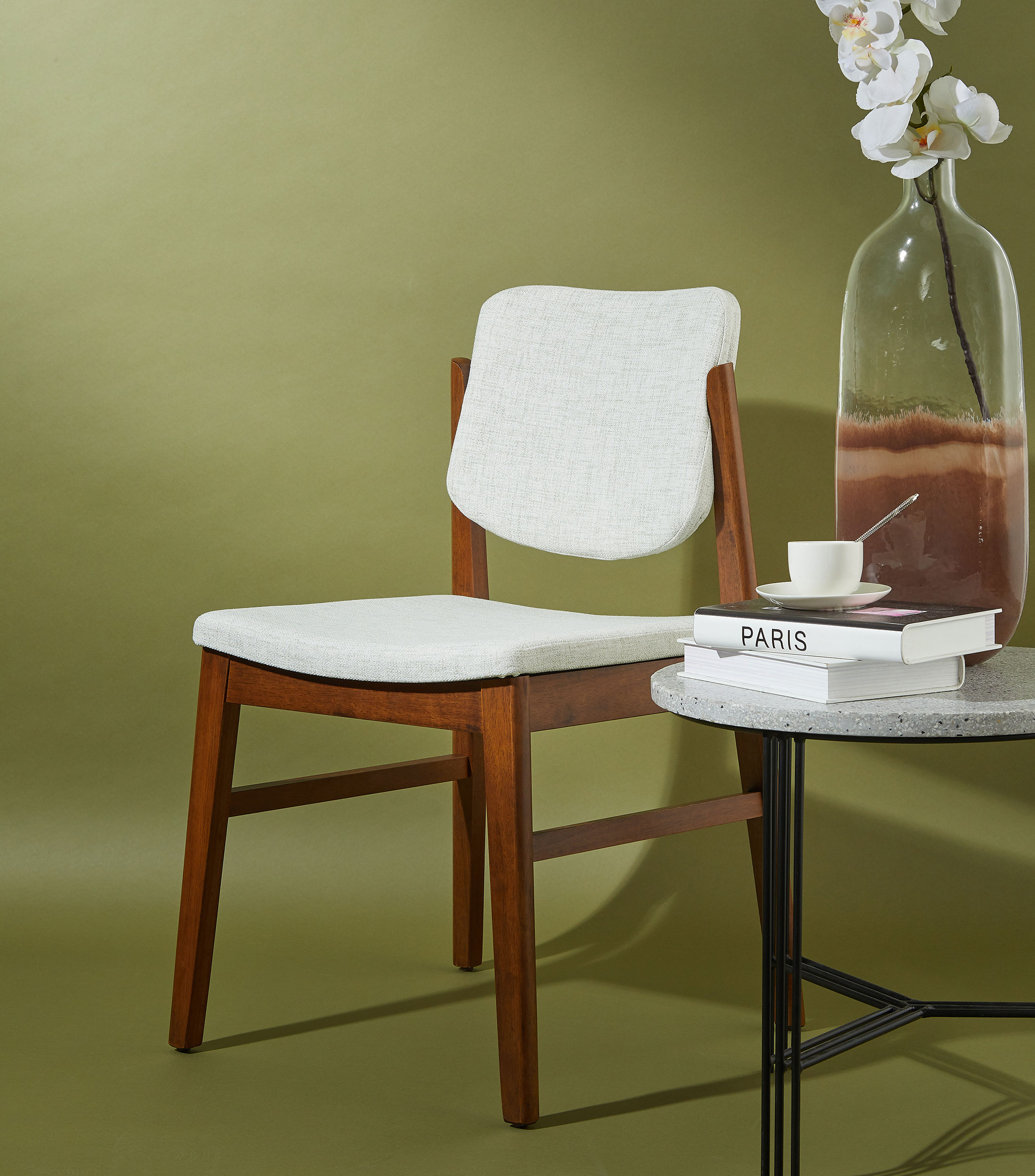 Silla Zoe en nogal gris perla