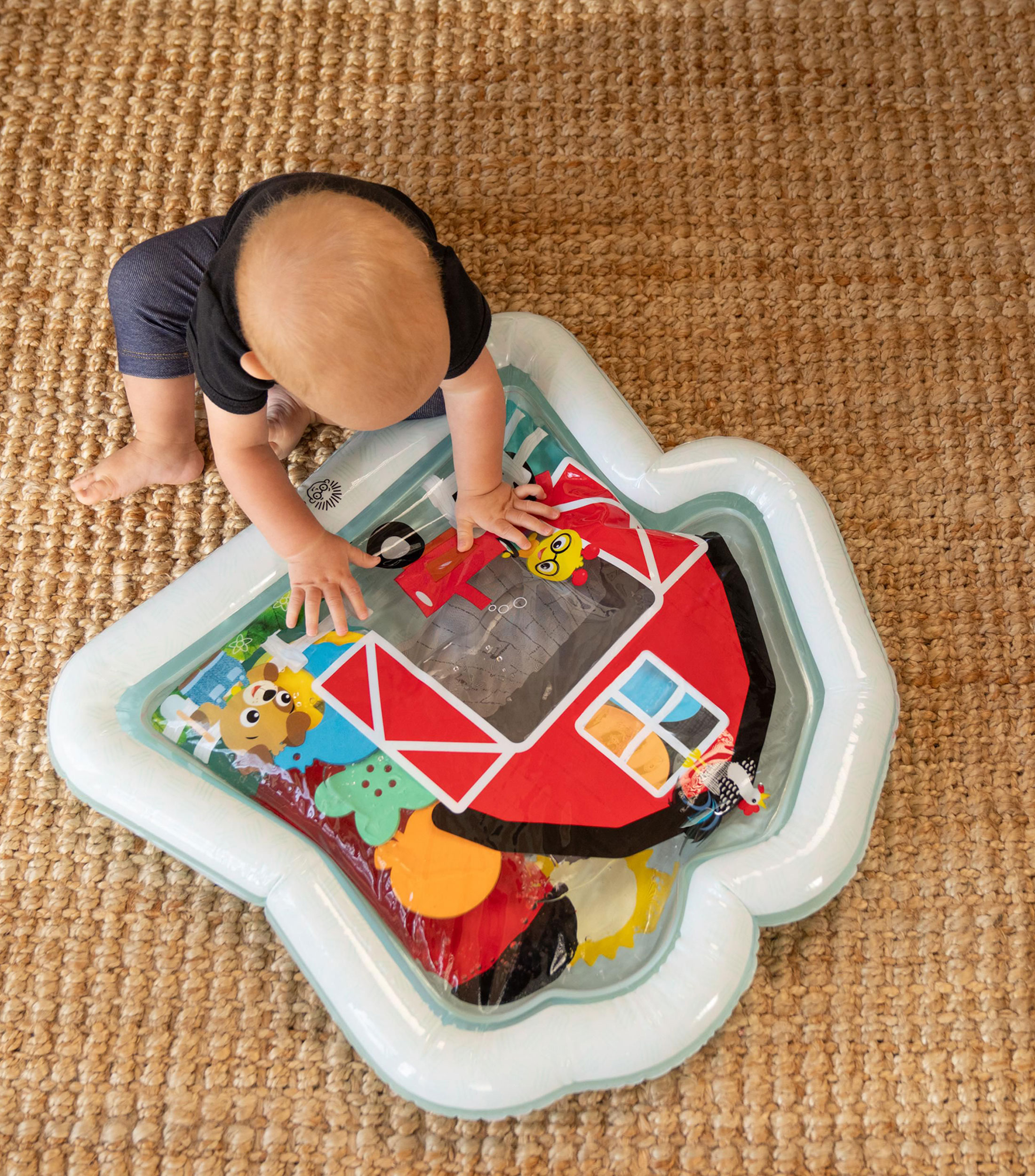 TAPETE DE AGUA ROJO DE GRANJA PARA BEBE