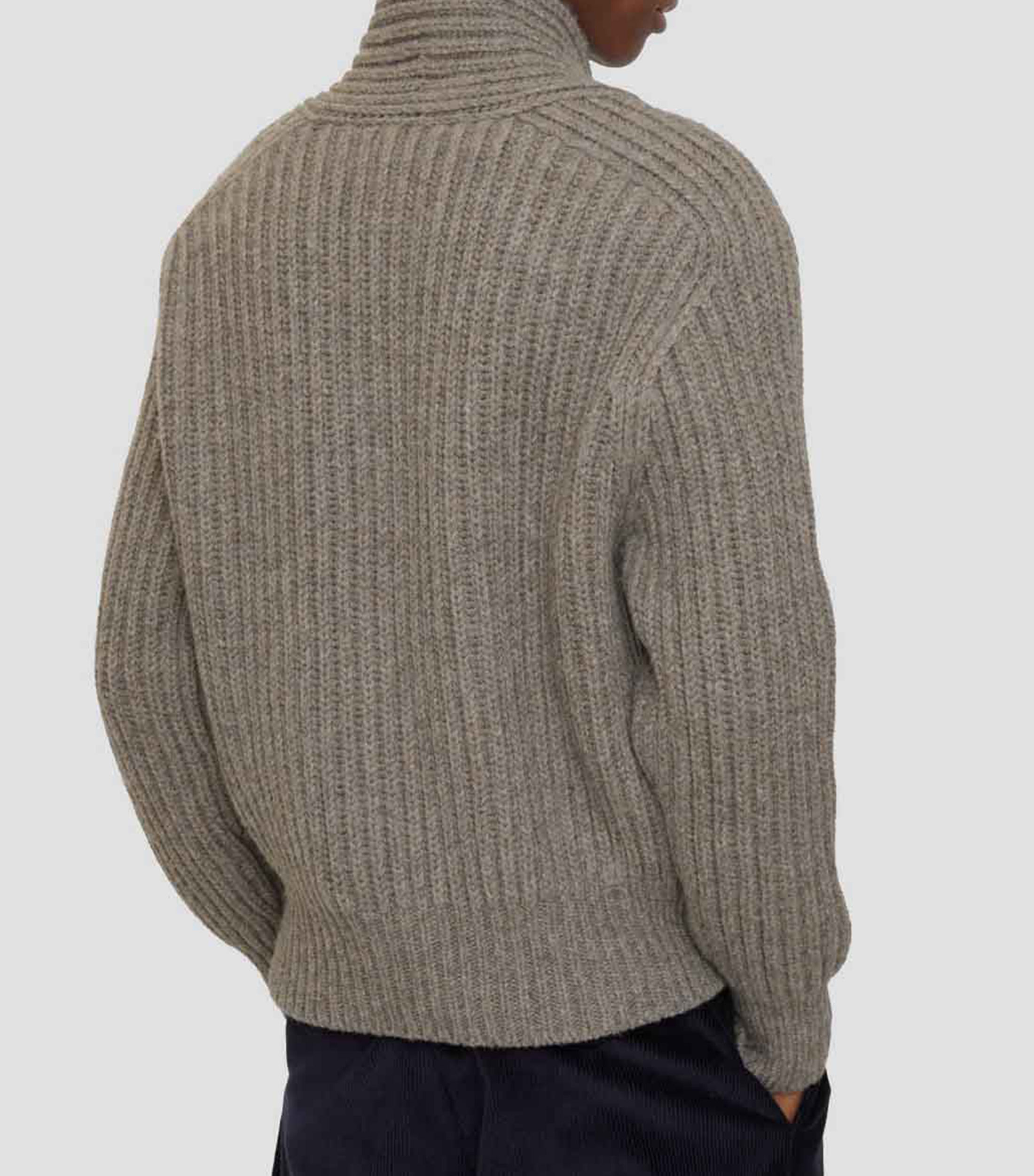 Suéter cuello V Hombre