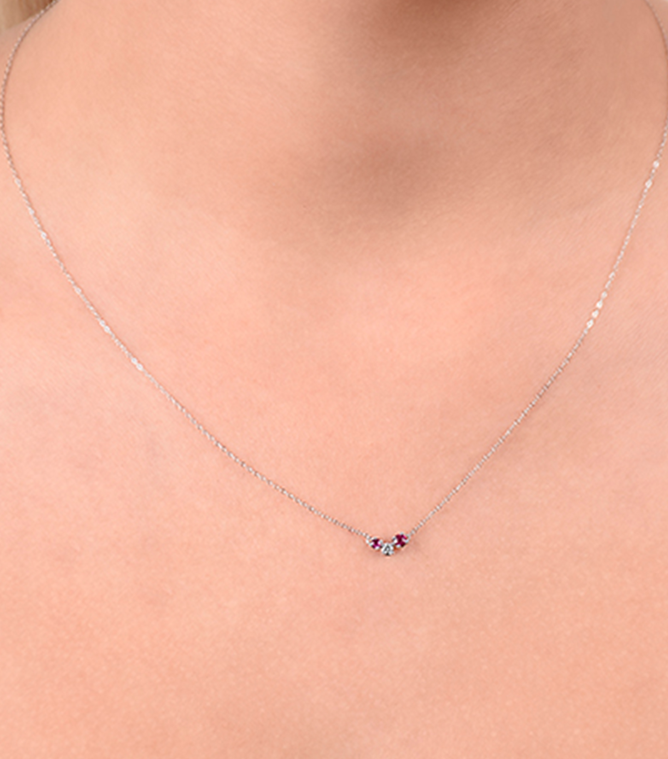 Gargantilla en oro blanco con diamante y rubí Mujer