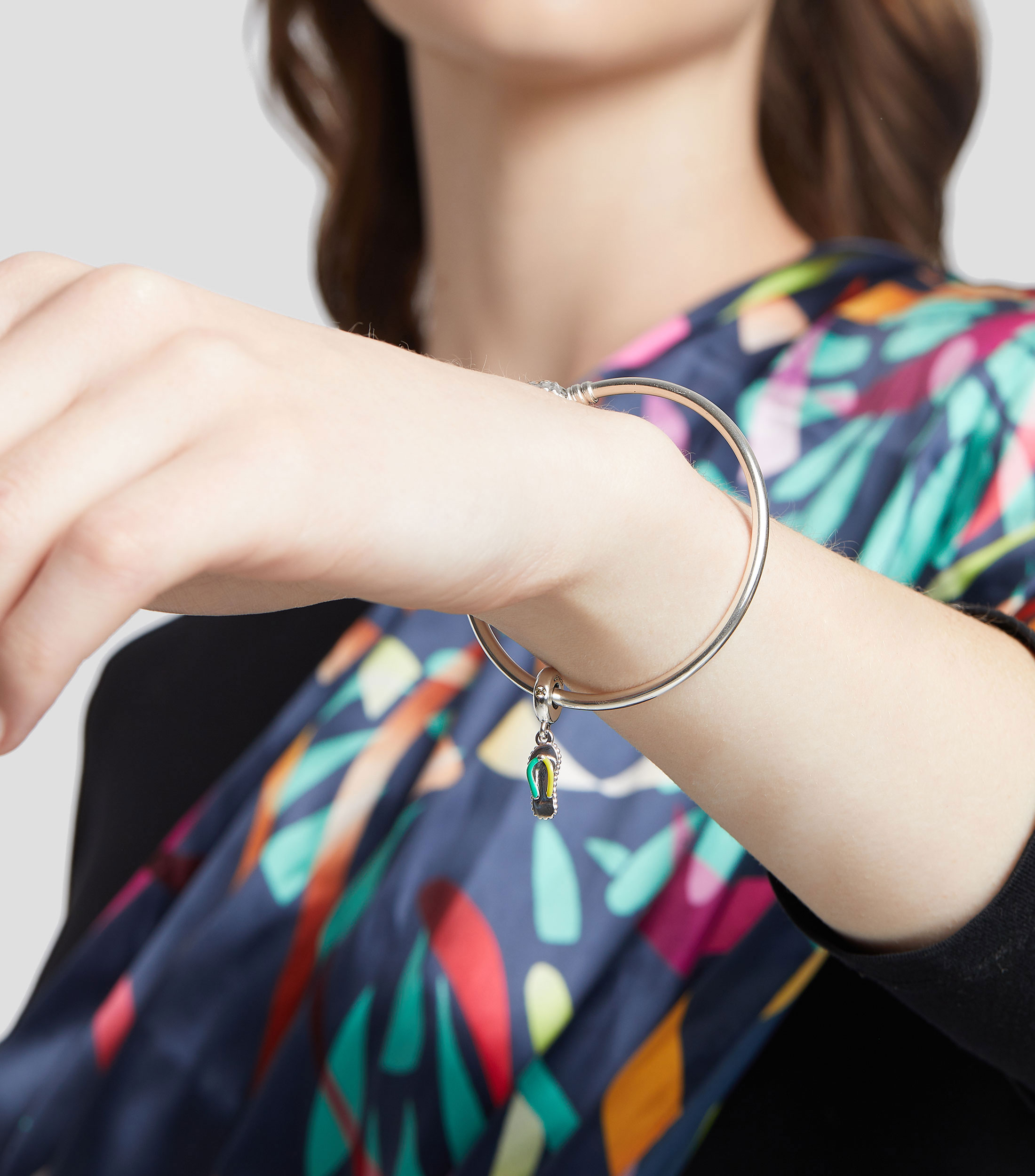 Charm en plata sandalia con zirconita cúbica Mujer