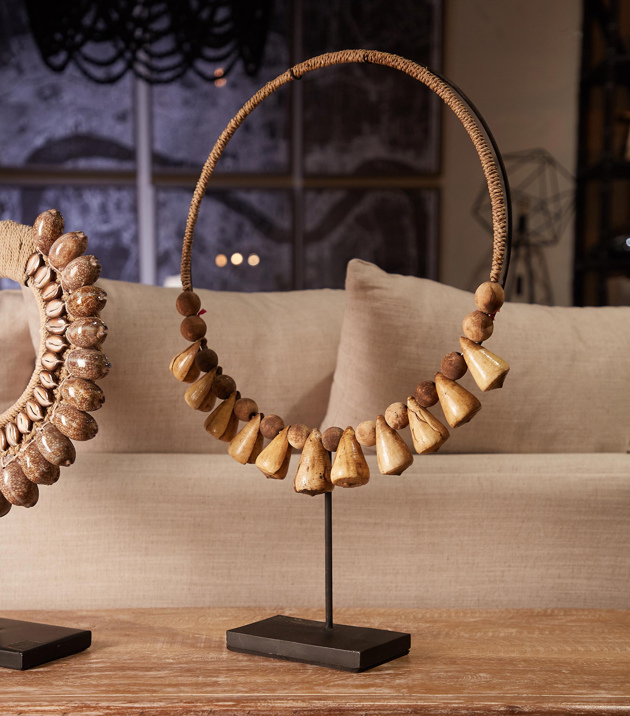 Figura decorativa Collar Olon con base