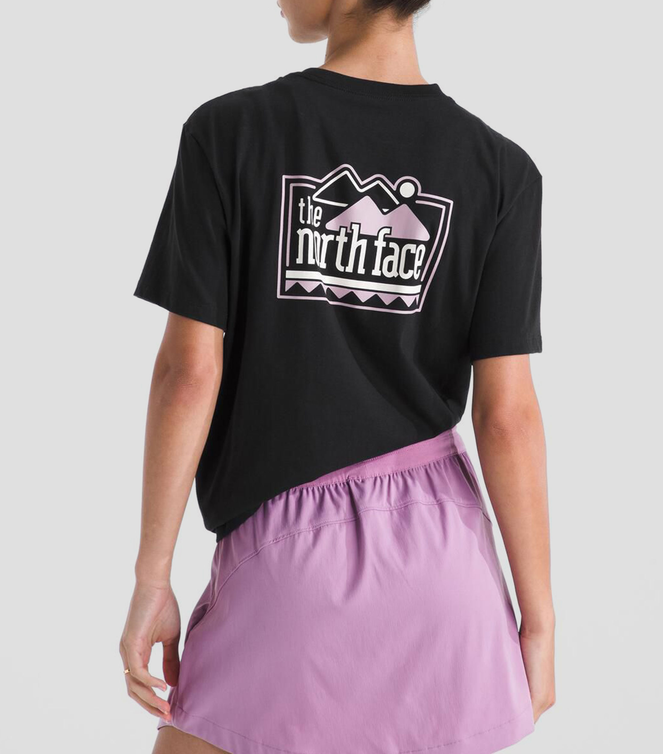 Playera casual Explore Pin con estampado Mujer