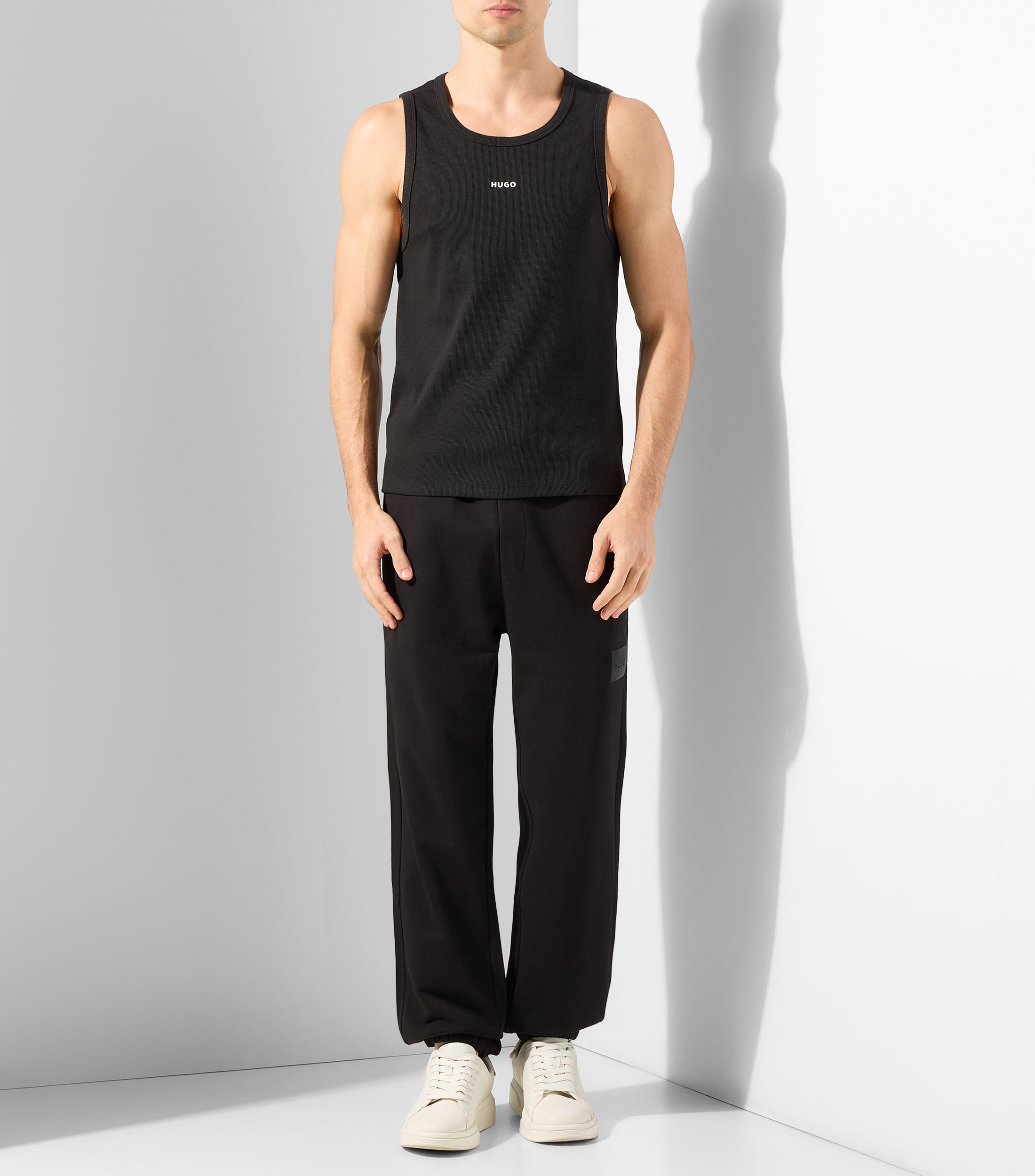 Playera cuello redondo sin mangas lisa Hombre