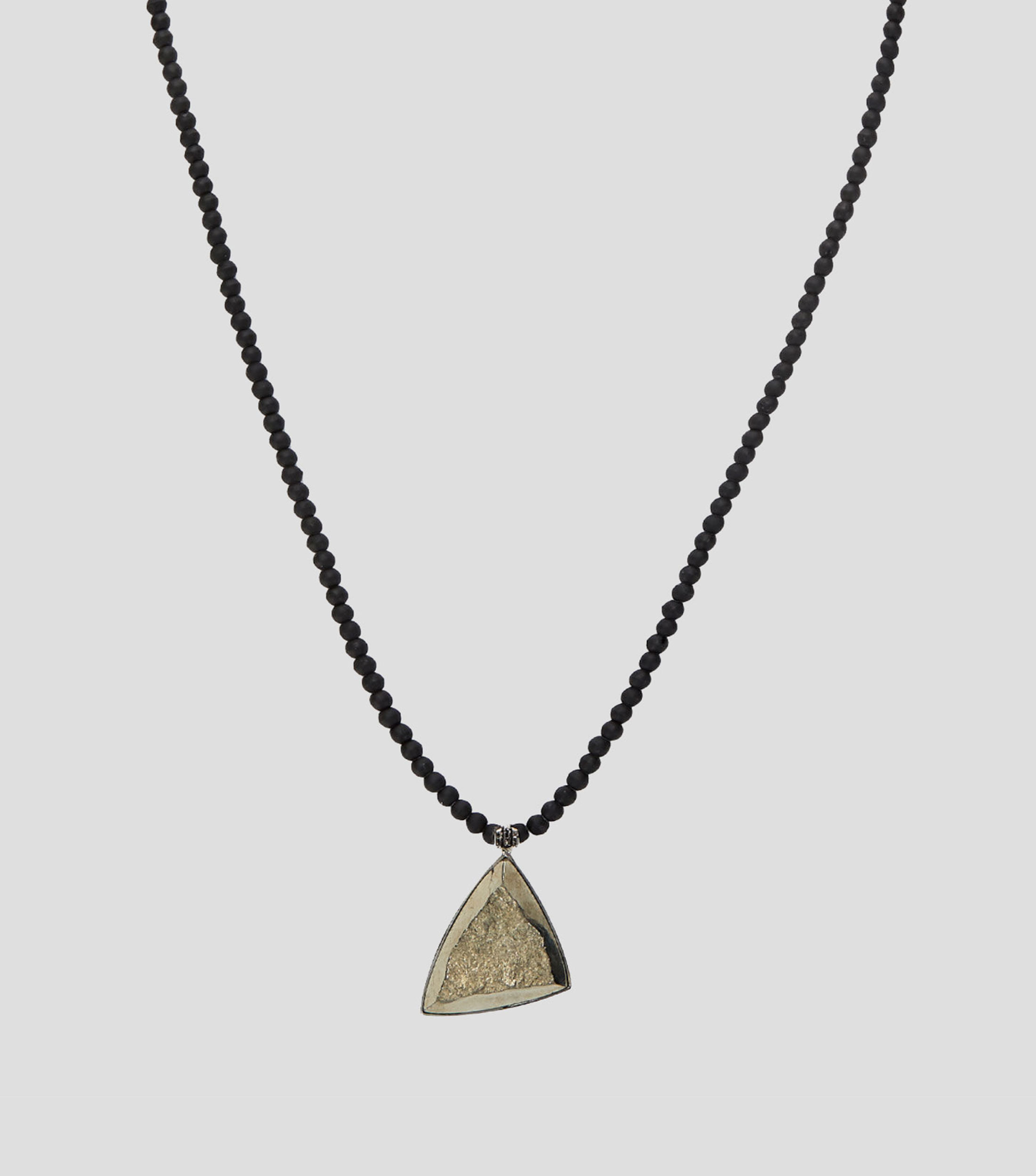 Collar con Dije Triangular Hombre