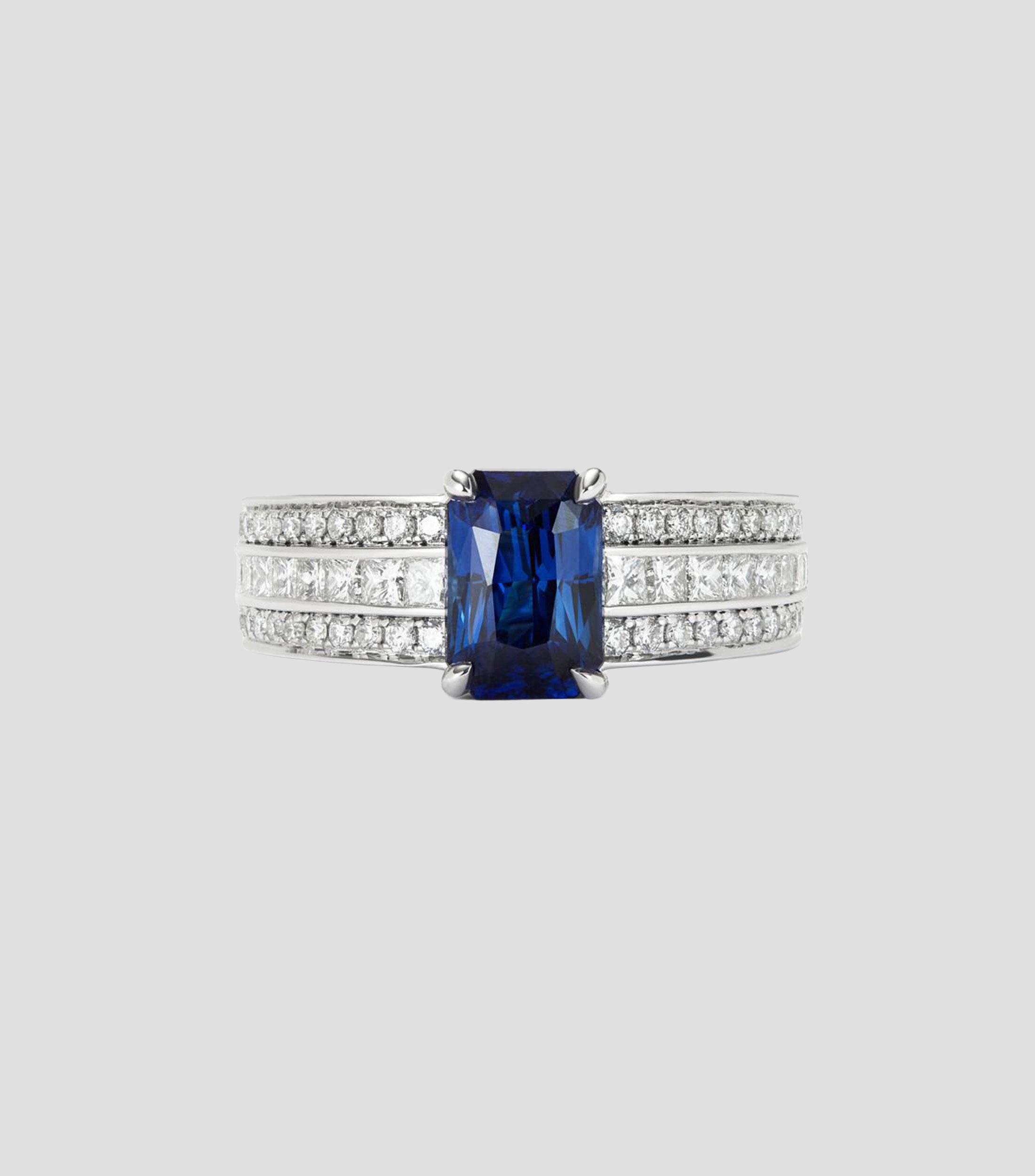 Anillo en Oro blanco de 18 Kilates con zafiro y diamantes Mujer