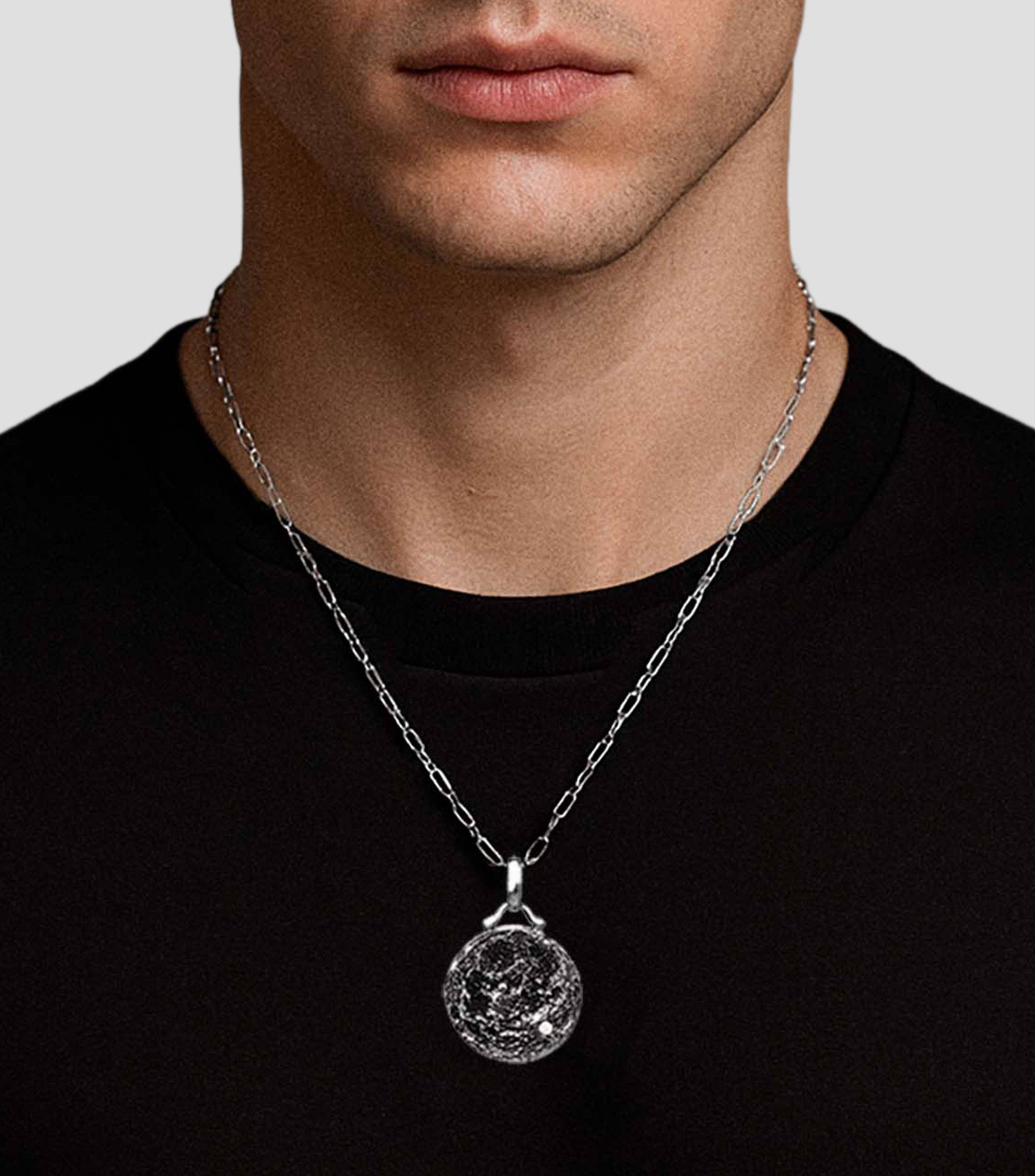 Dije en Plata .925 Superficie lunar con Moissanita Unisex