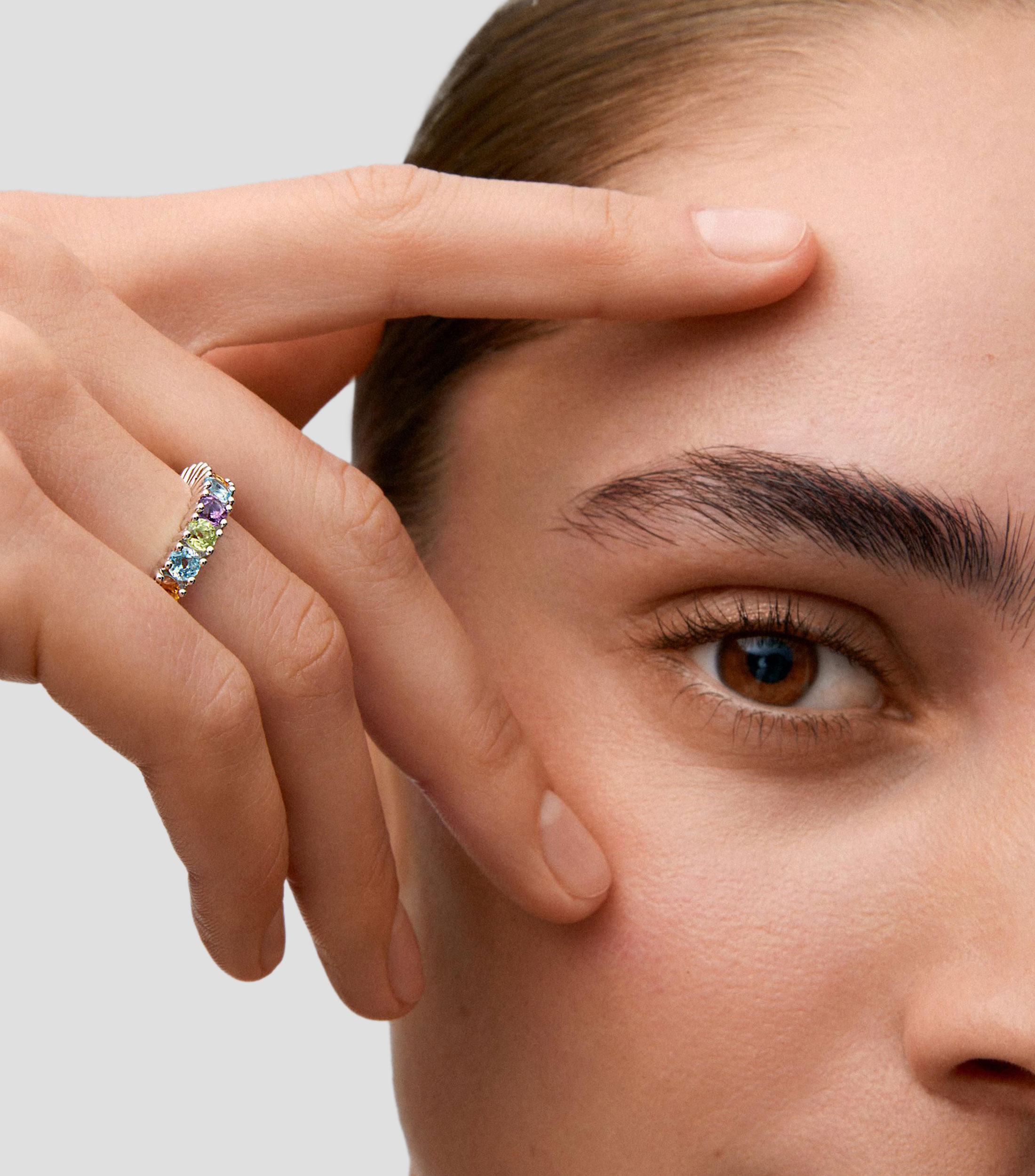 Anillo en Plata .925 con peridotos, amatistas moradas, cuarzos citrinos y topacios azules en talla brillante Mujer