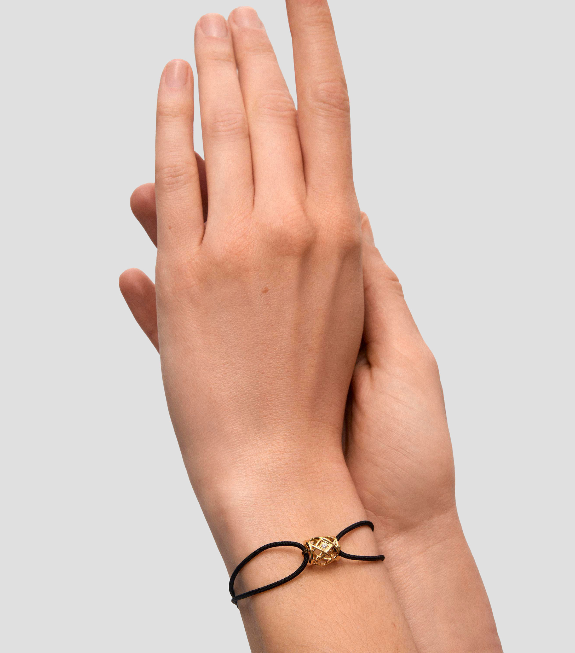 Pulsera con gran abalorio central en Oro amarillo de 18 Kilates y diamante blanco Mujer