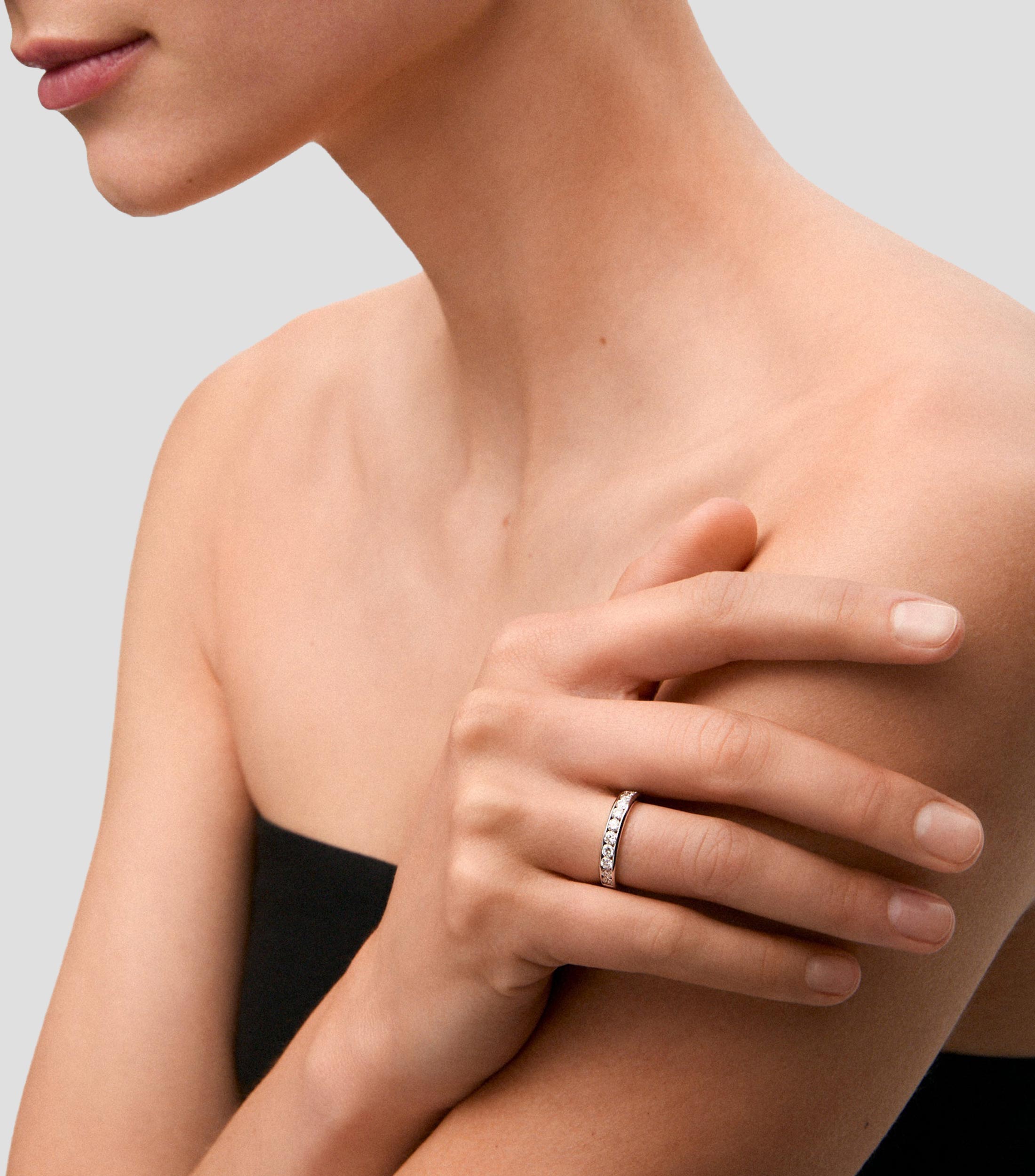 Anillo Solitario en Oro Blanco con Diamantes Mujer Talla 7