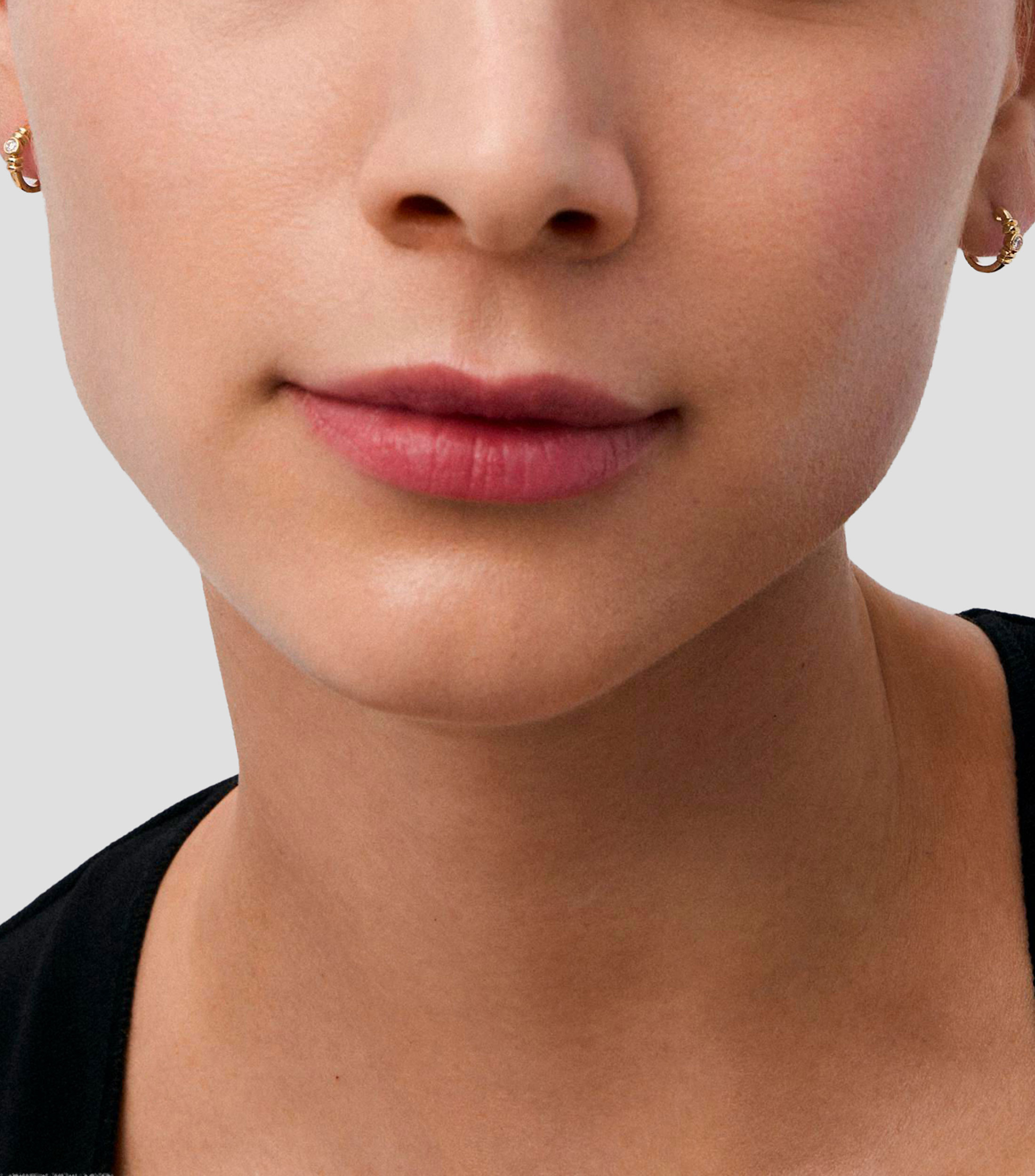 Aretes de aro en Oro amarillo de 18 Kilates con diamantes en talla brillante Mujer