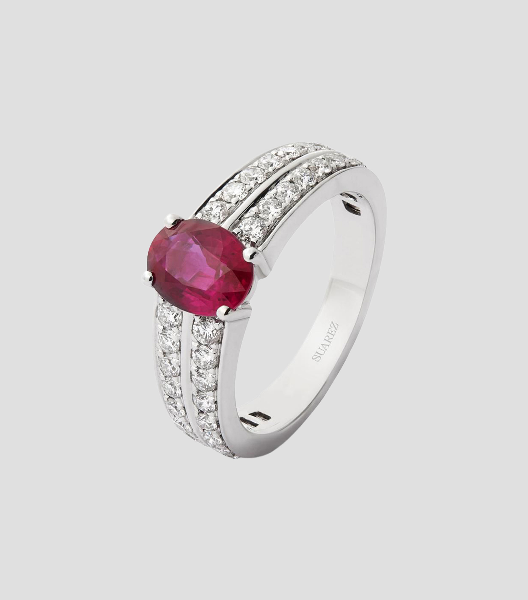 Anillo solitario de compromiso en oro blanco 18 kilates con rubí Mujer