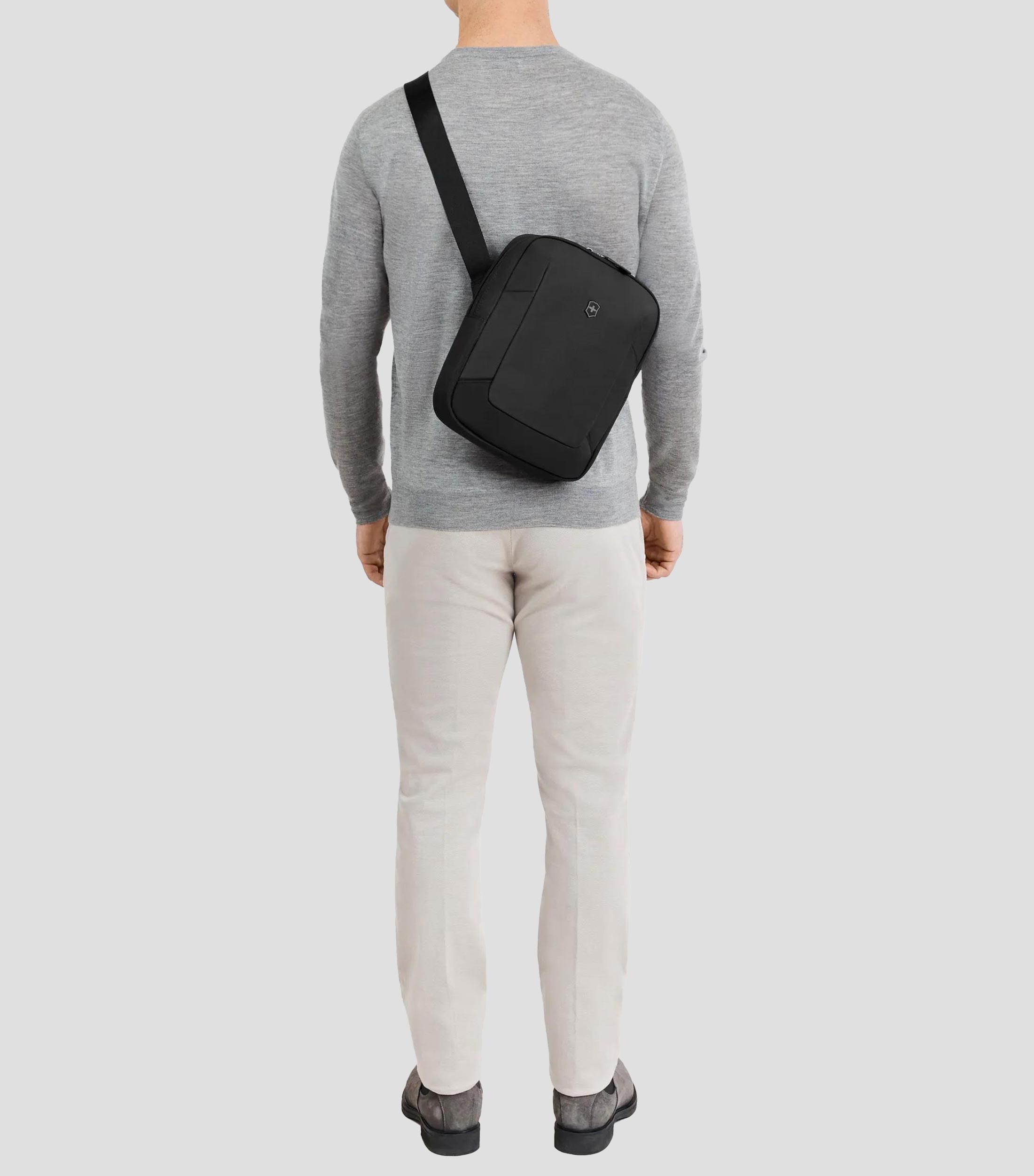 Bolso crossbody negro Altmont Modern liso Unisex