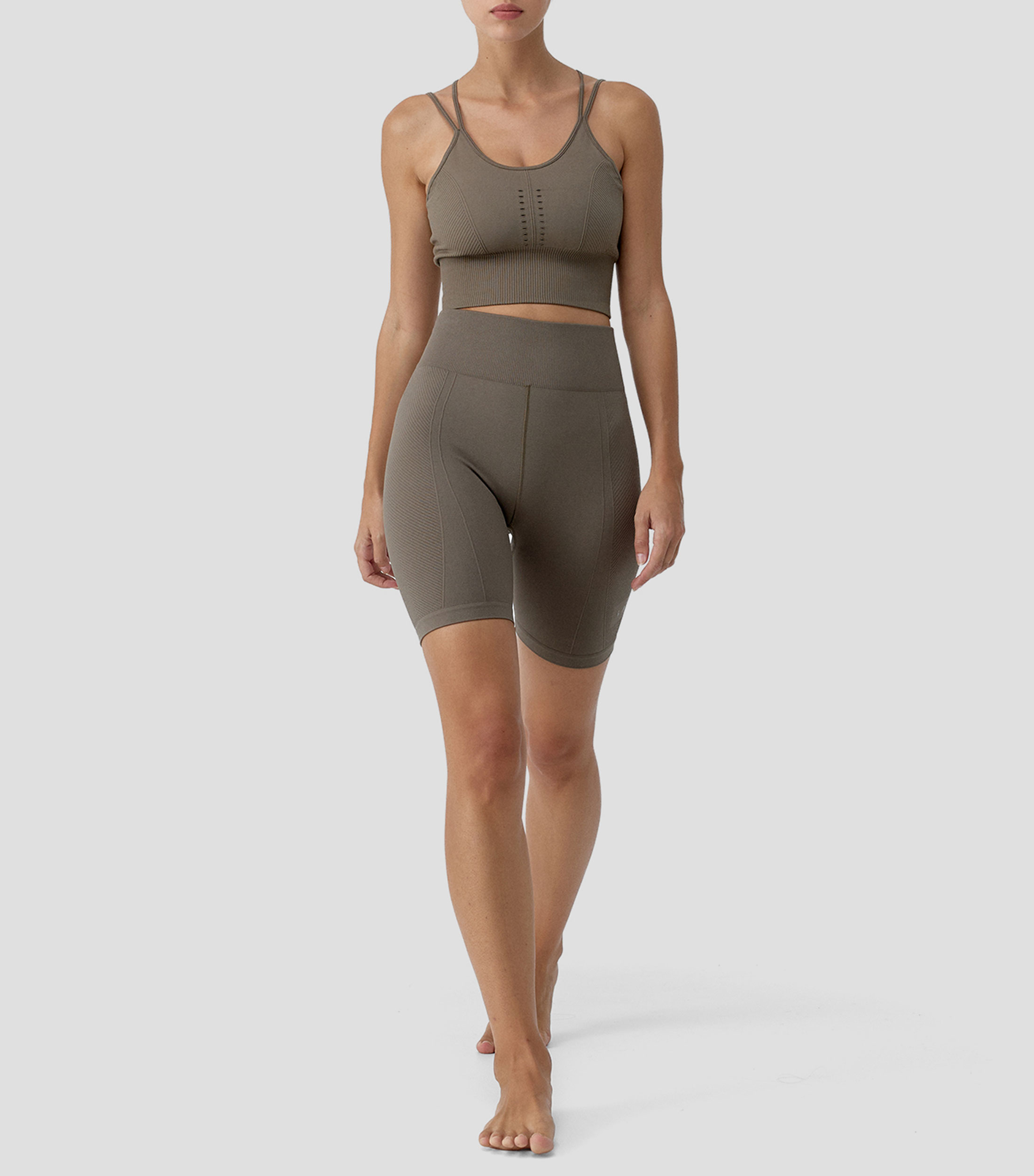 Short para entrenamiento liso Mujer