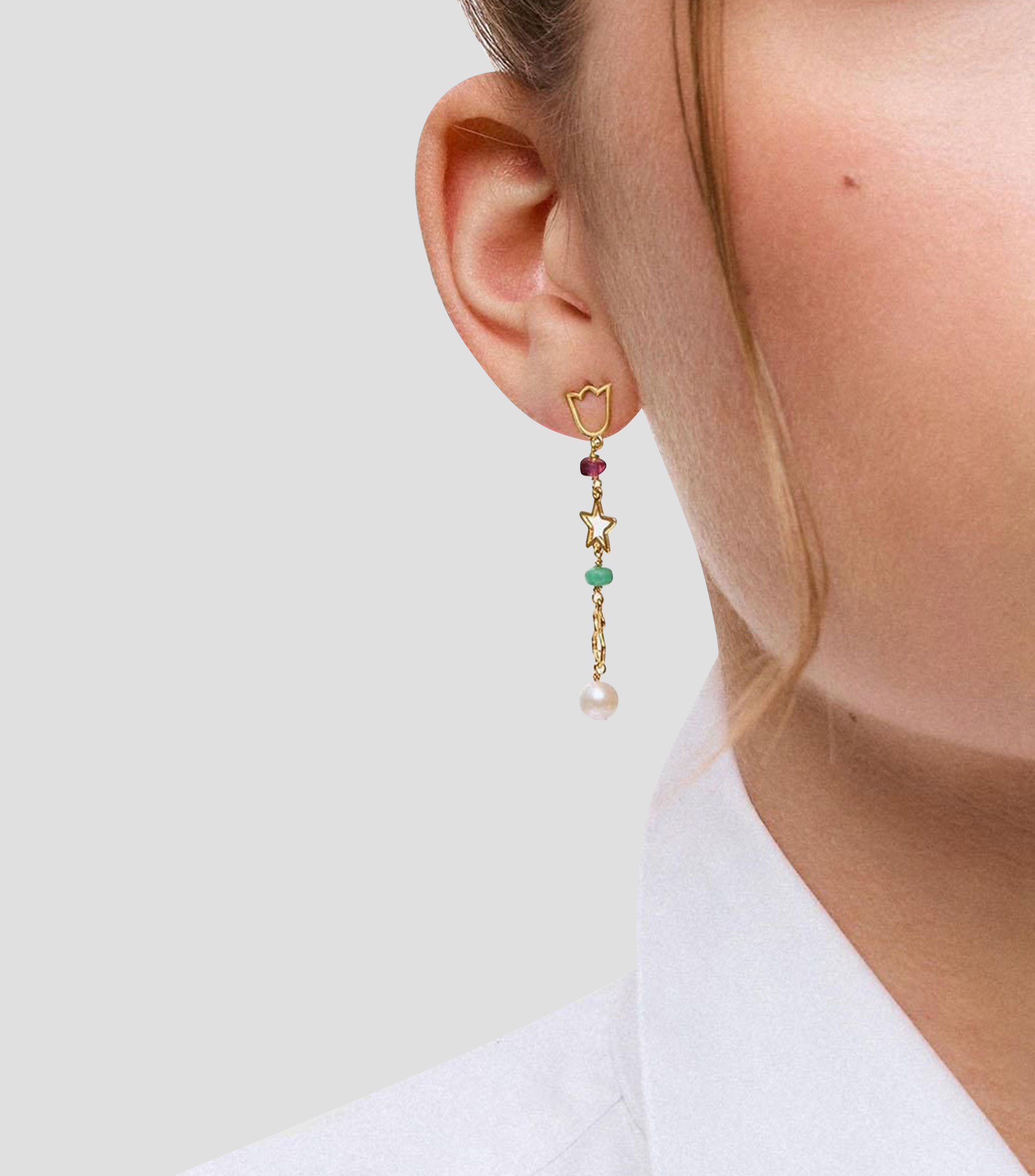 Aretes largos en Oro amarillo de 9 Kilates Silueta con gemas Mujer