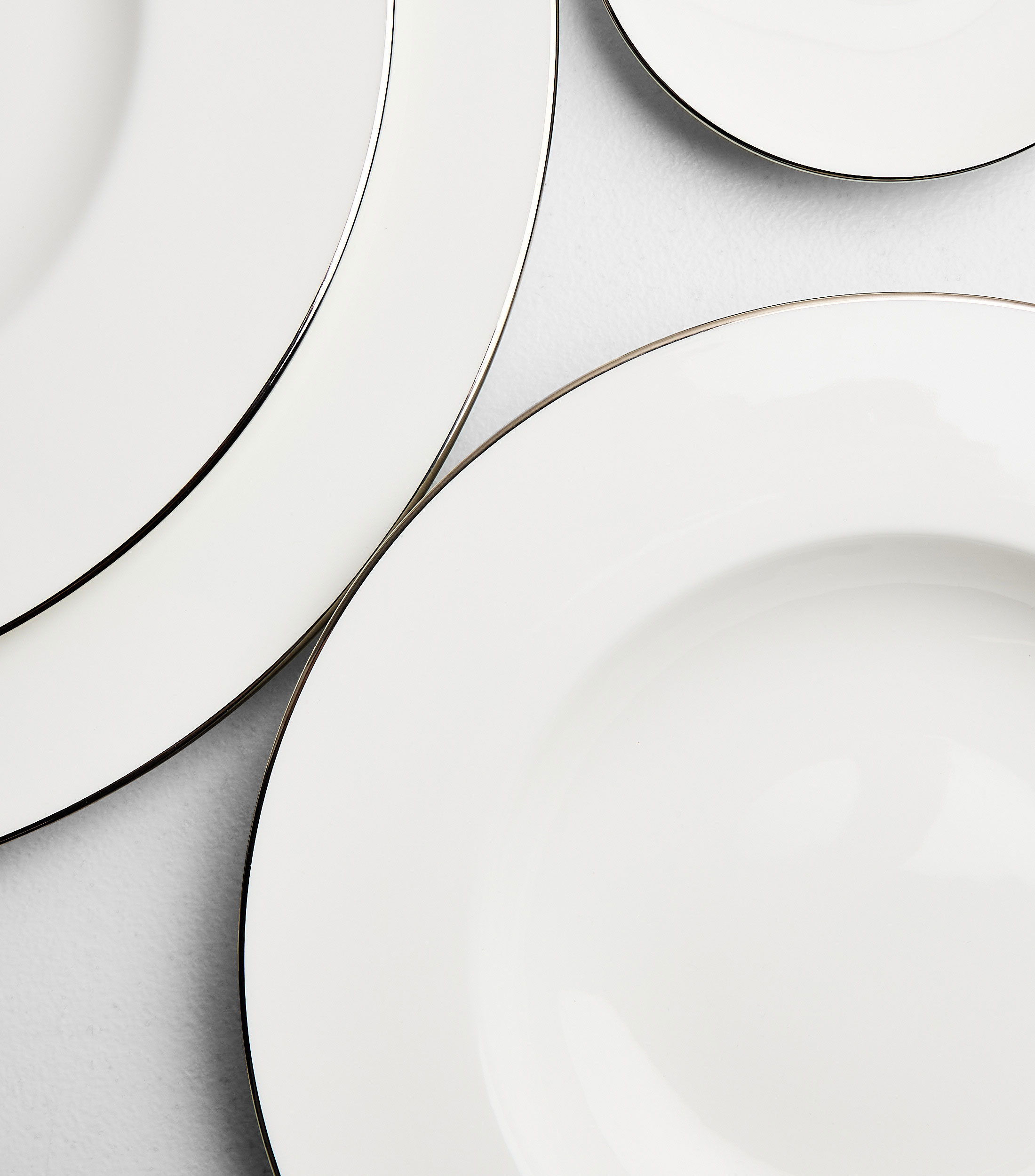 Bajo Plato Anmut Platinum