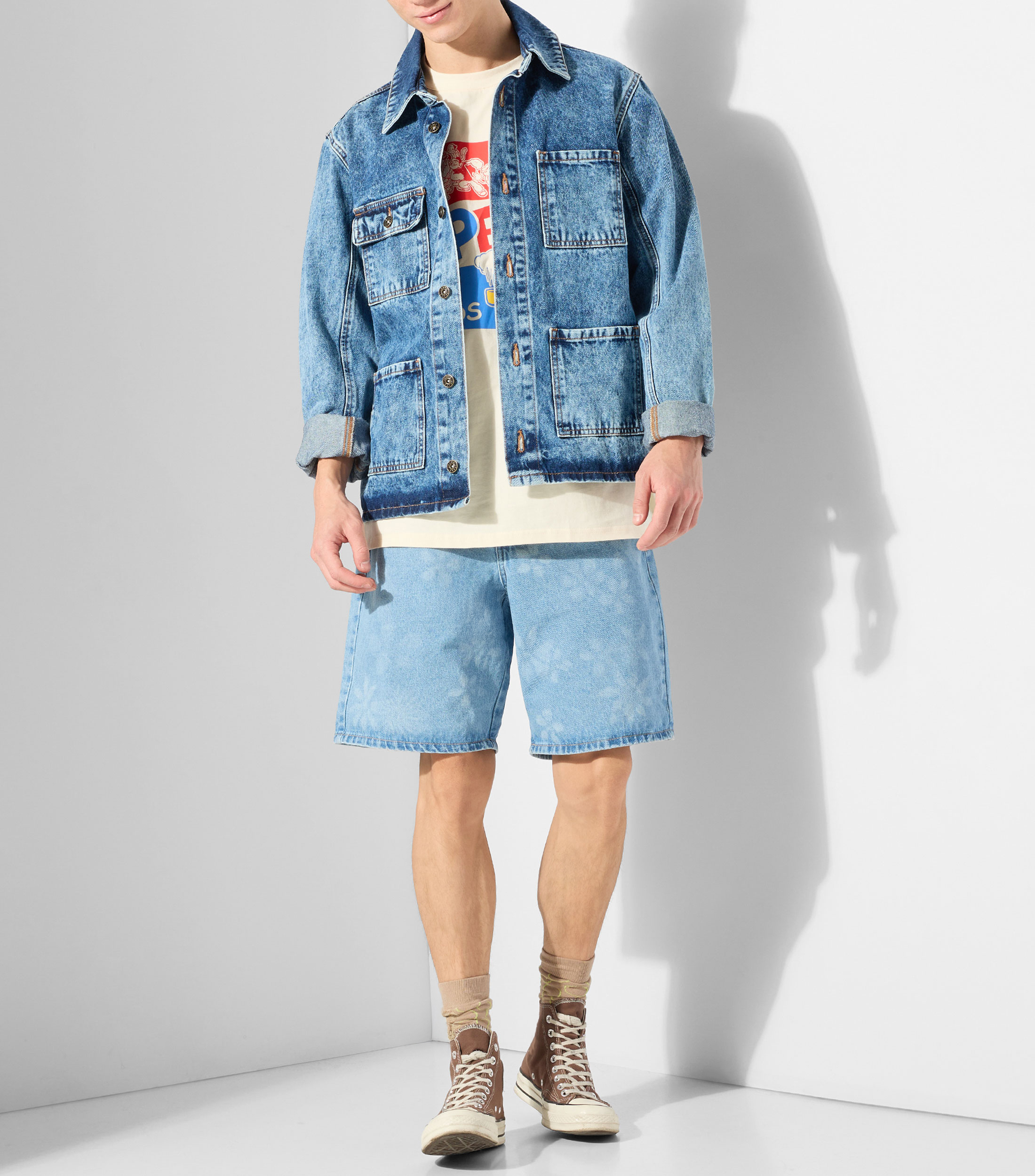 Playera de cuello redondo con manga corta estampada Hombre