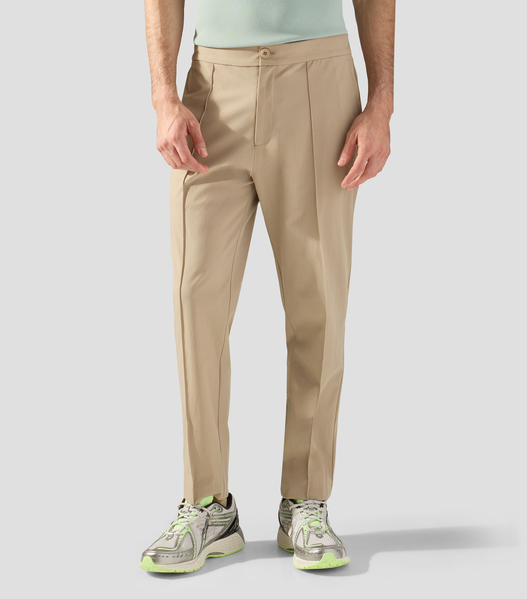 Pantalón casual tipo chino Hombre