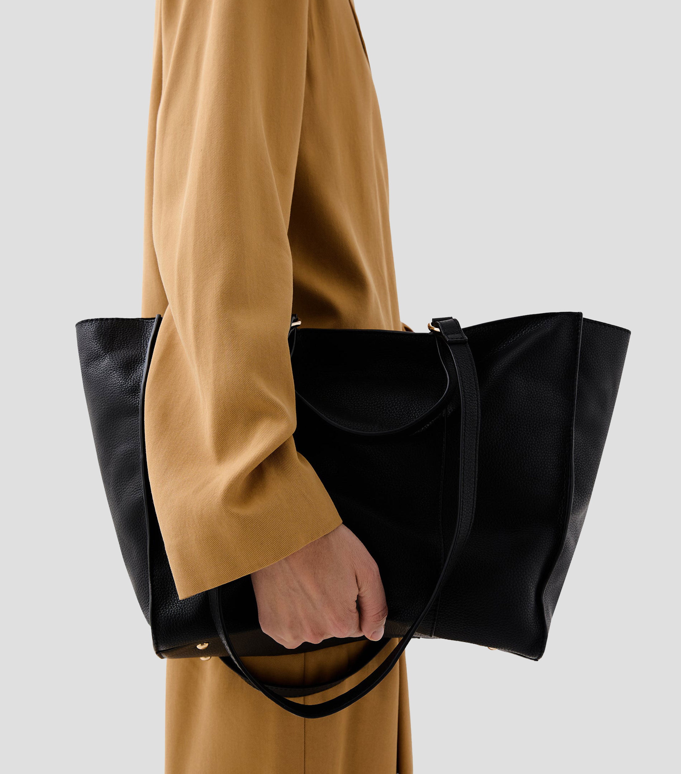 Bolso tote negra en piel lisa Hombre