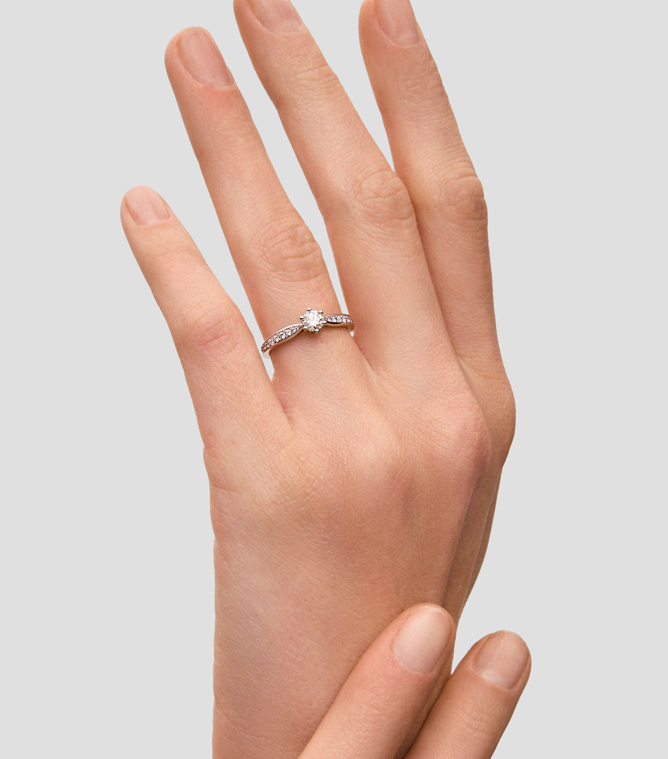 Anillo solitario en oro blanco de 18 kilates con diamantes Mujer