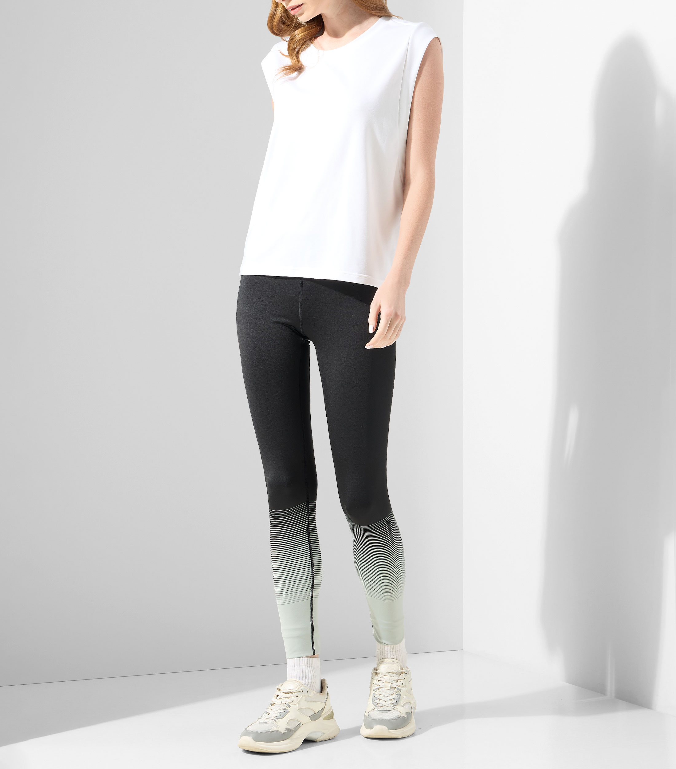 Playera de entrenamiento cuello redondo sin mangas lisa Mujer