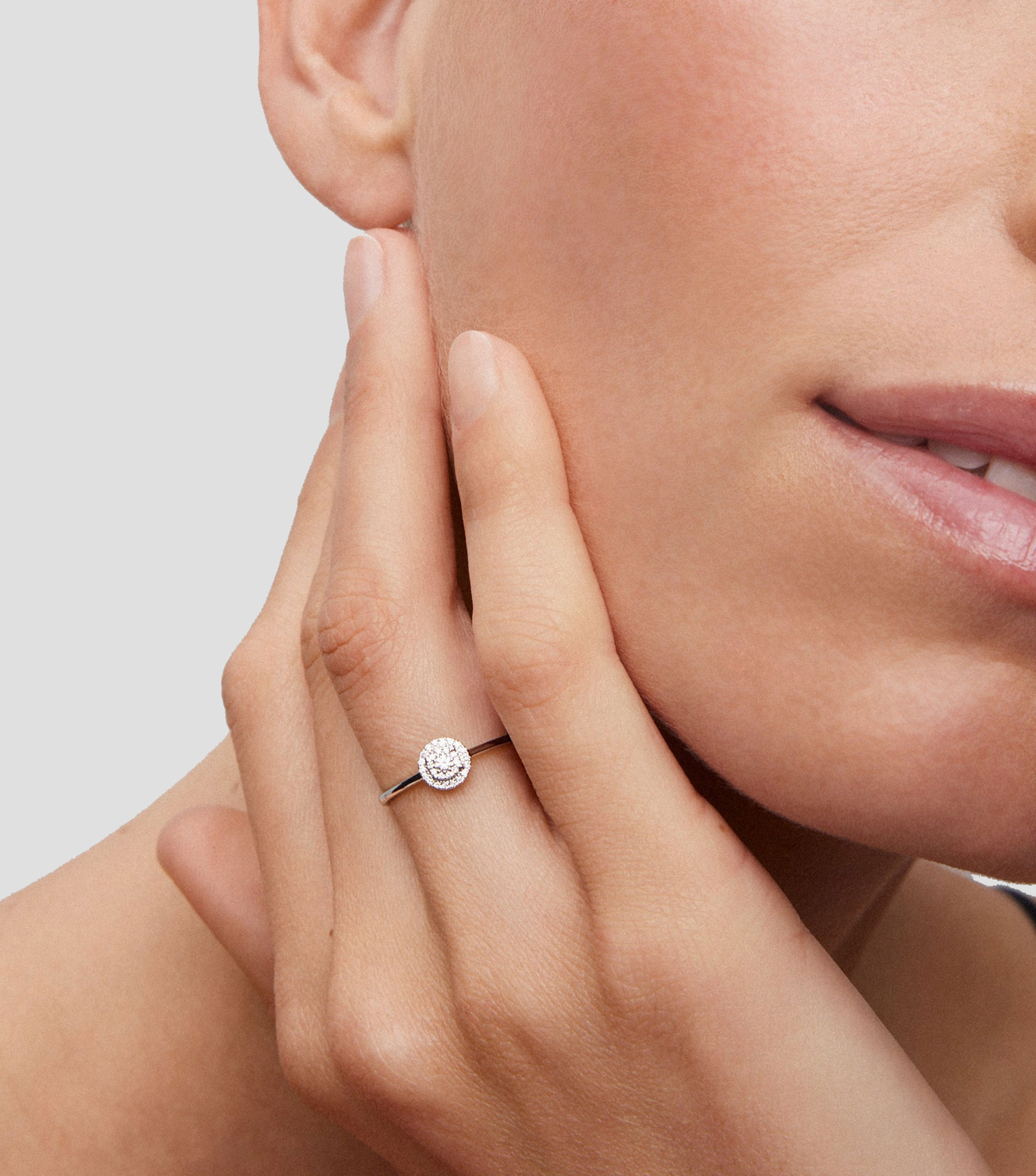 Anillo en oro blanco 18 Kilates con diamantes Mujer