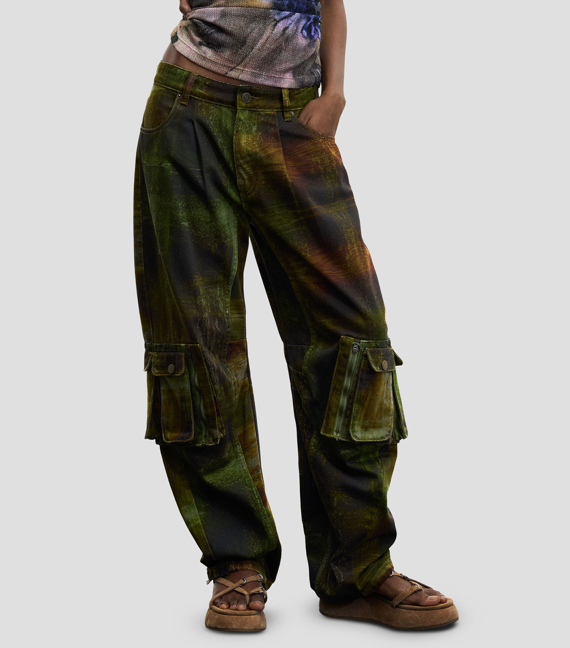 Pantalón cargo con estampado Mujer