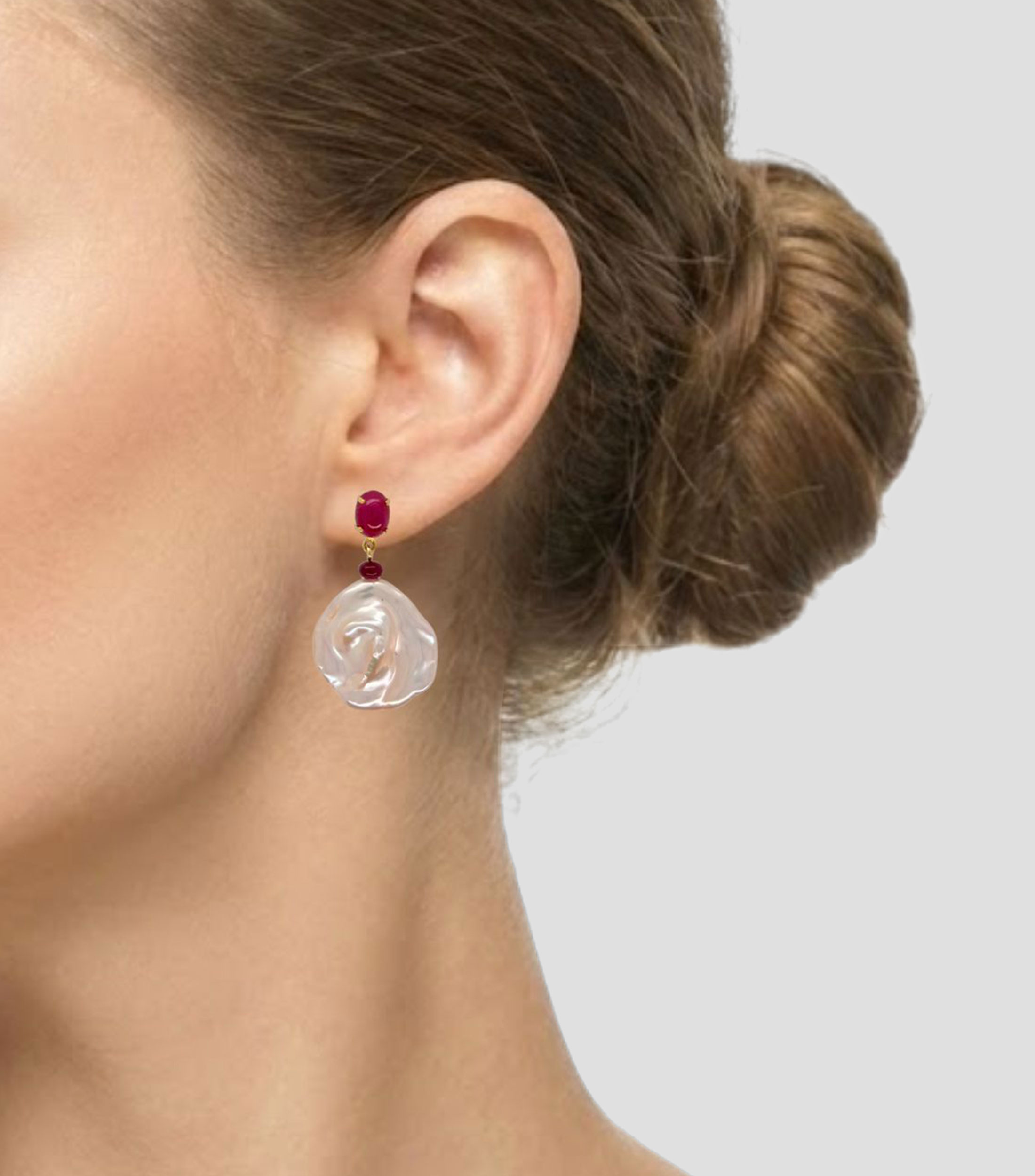 Aretes en oro amarillo de 14 Kilates con rubí y perla cultivada Mujer