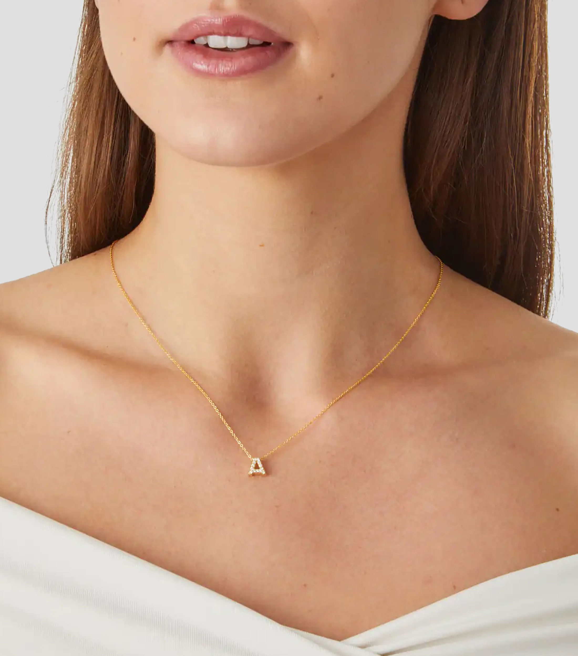Collar en Oro de 18 Kilates letra A con diamantes Mujer