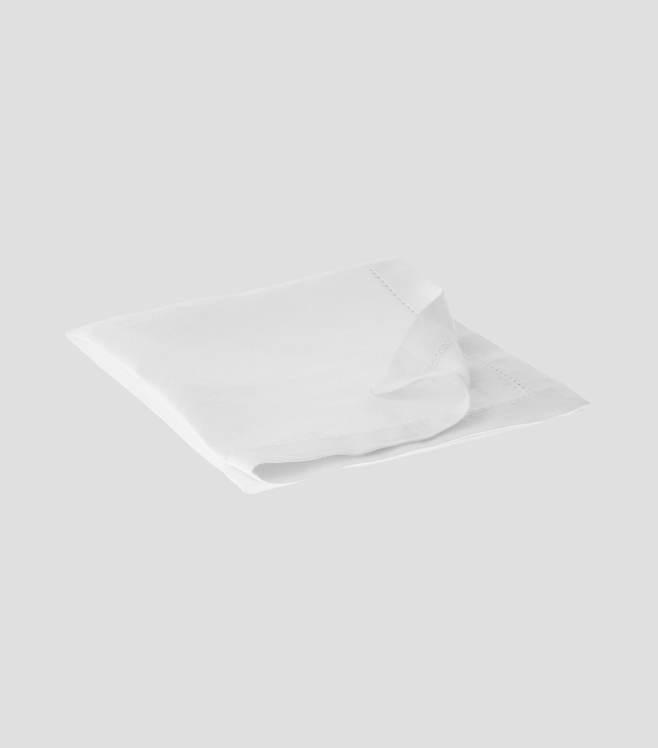 Servilleta blanca lisa