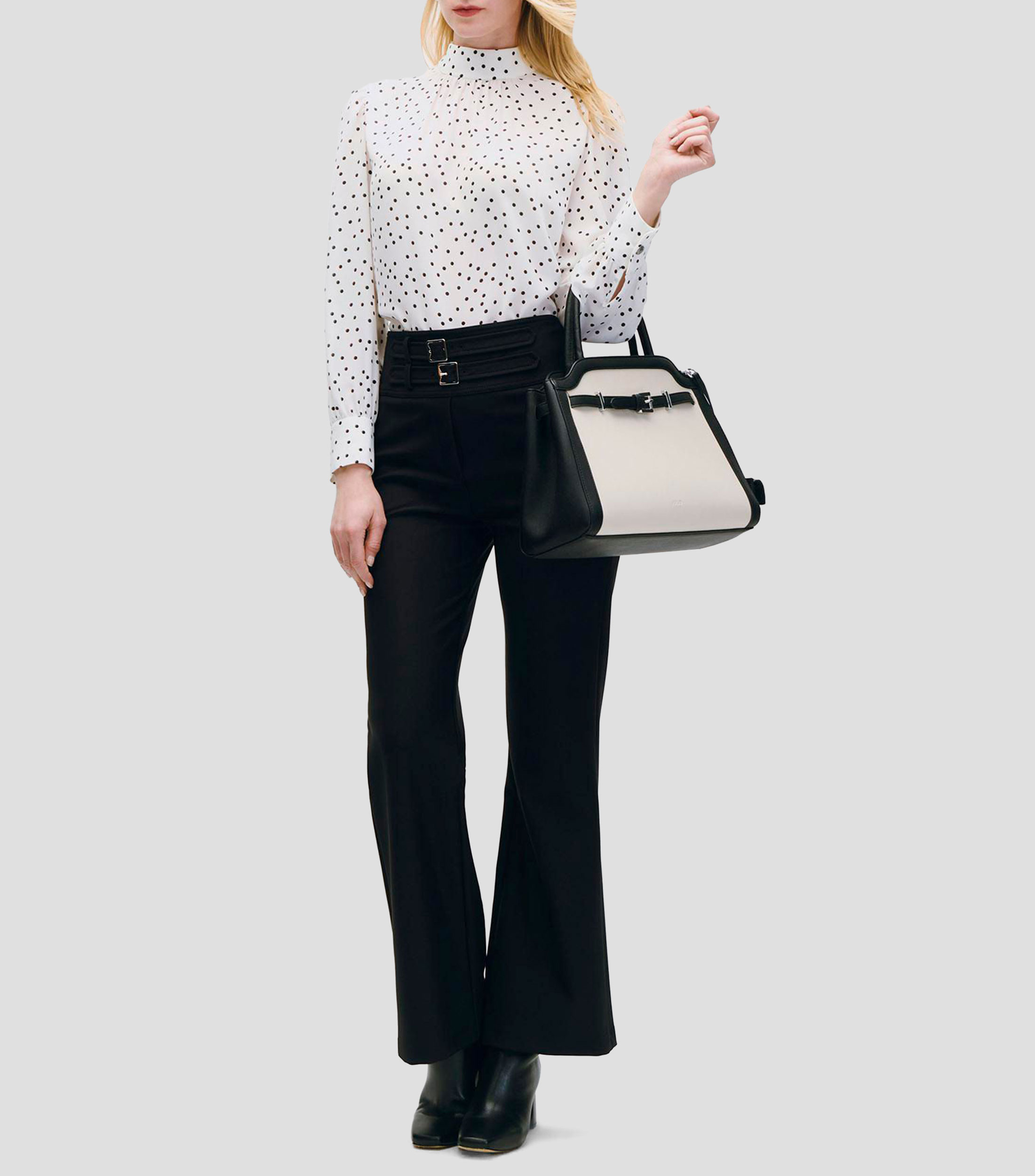 Blusa de lunares cuello alto con amarre trasero y frunces Mujer