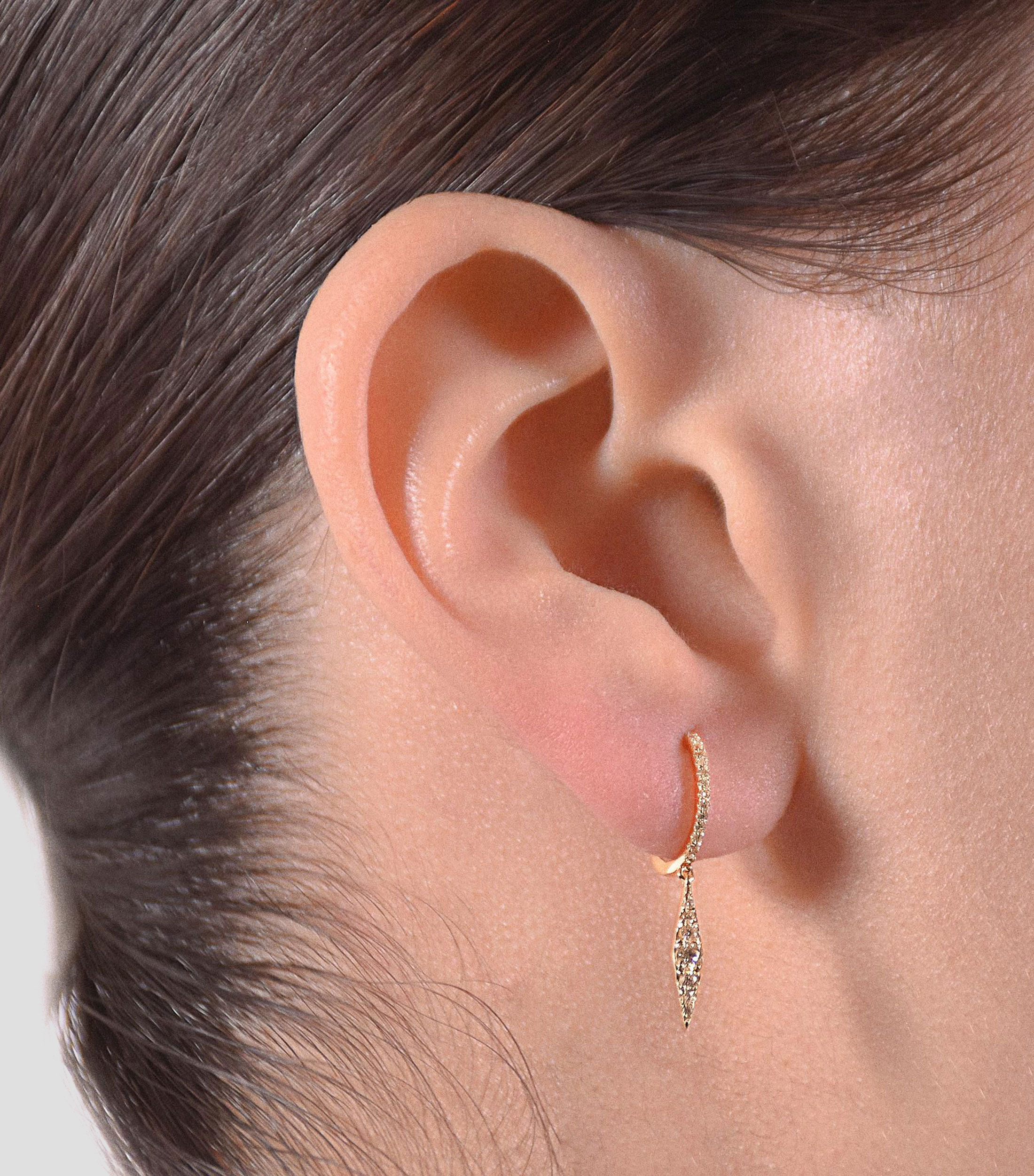 Aretes en Oro amarillo de 18 Kilates de gota colgante con diamantes Mujer
