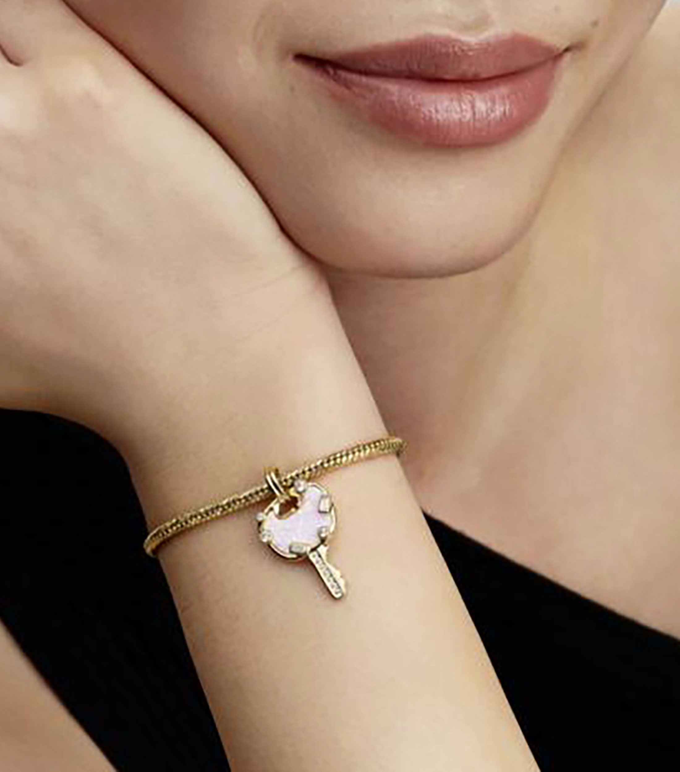 Charm en plata llave Unisex