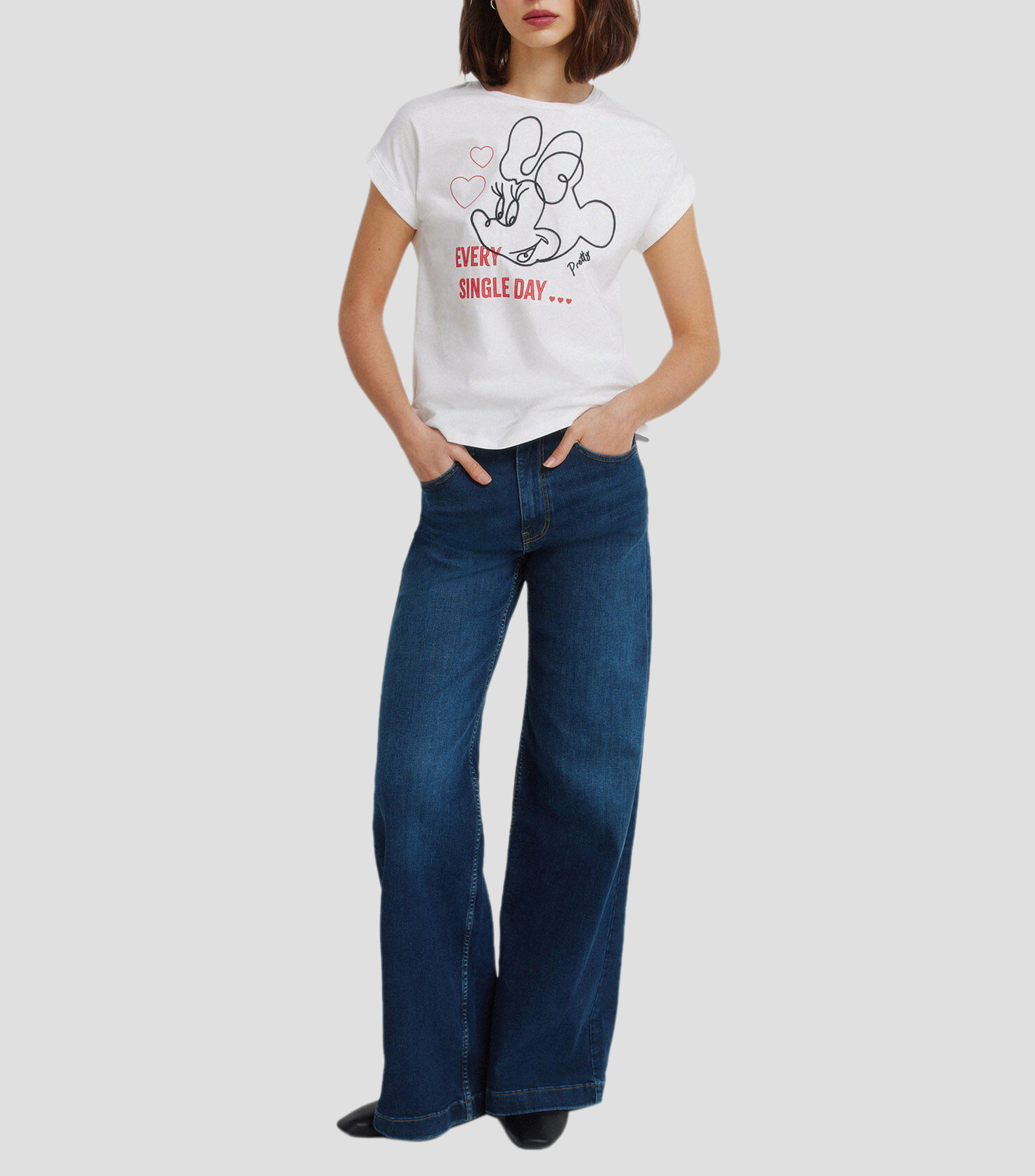 Playera cuello redondo manga corta estampada Minnie Mouse Mujer