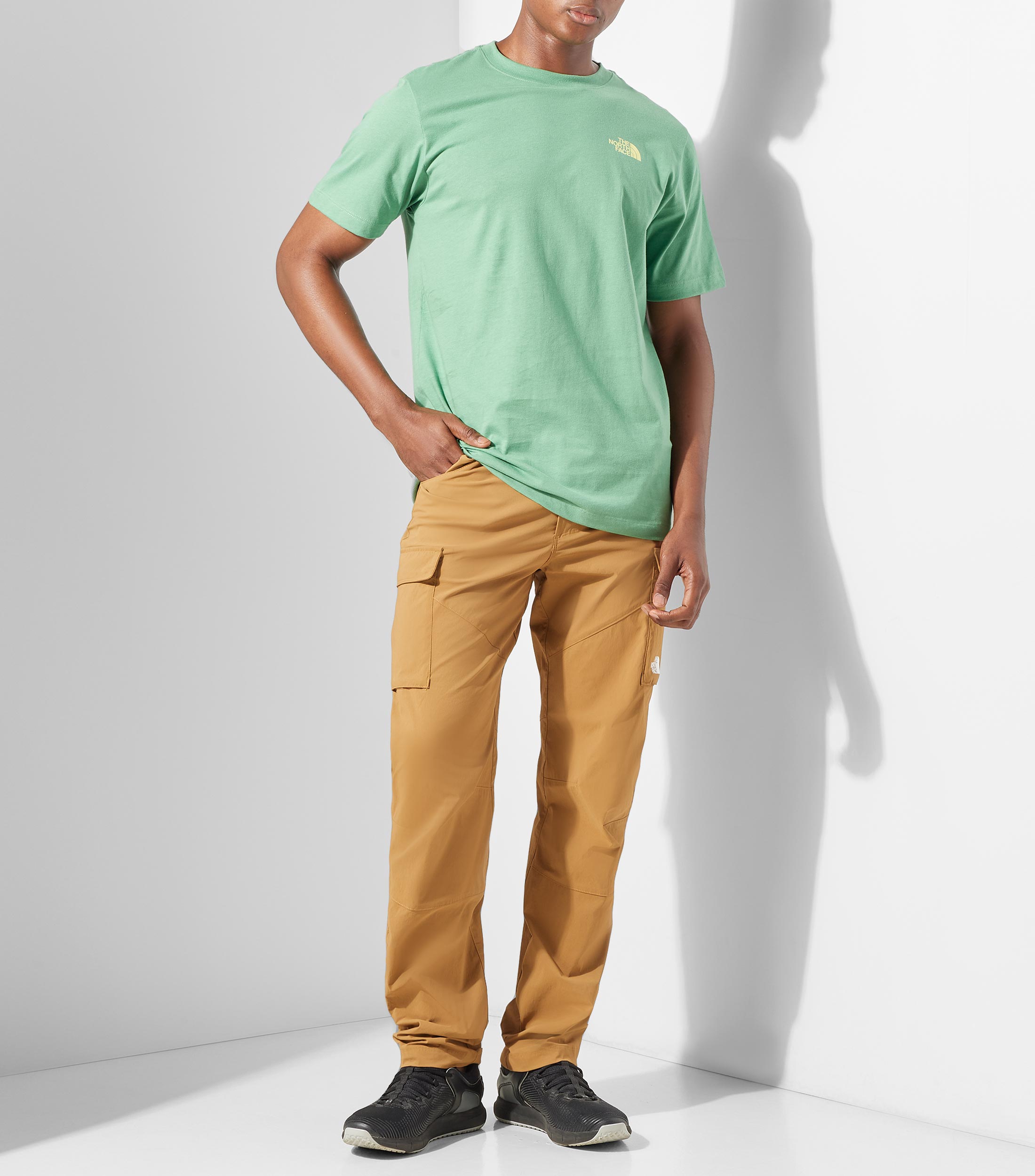 Playera cuello redondo manga corta estampada Explore Postcard Hombre