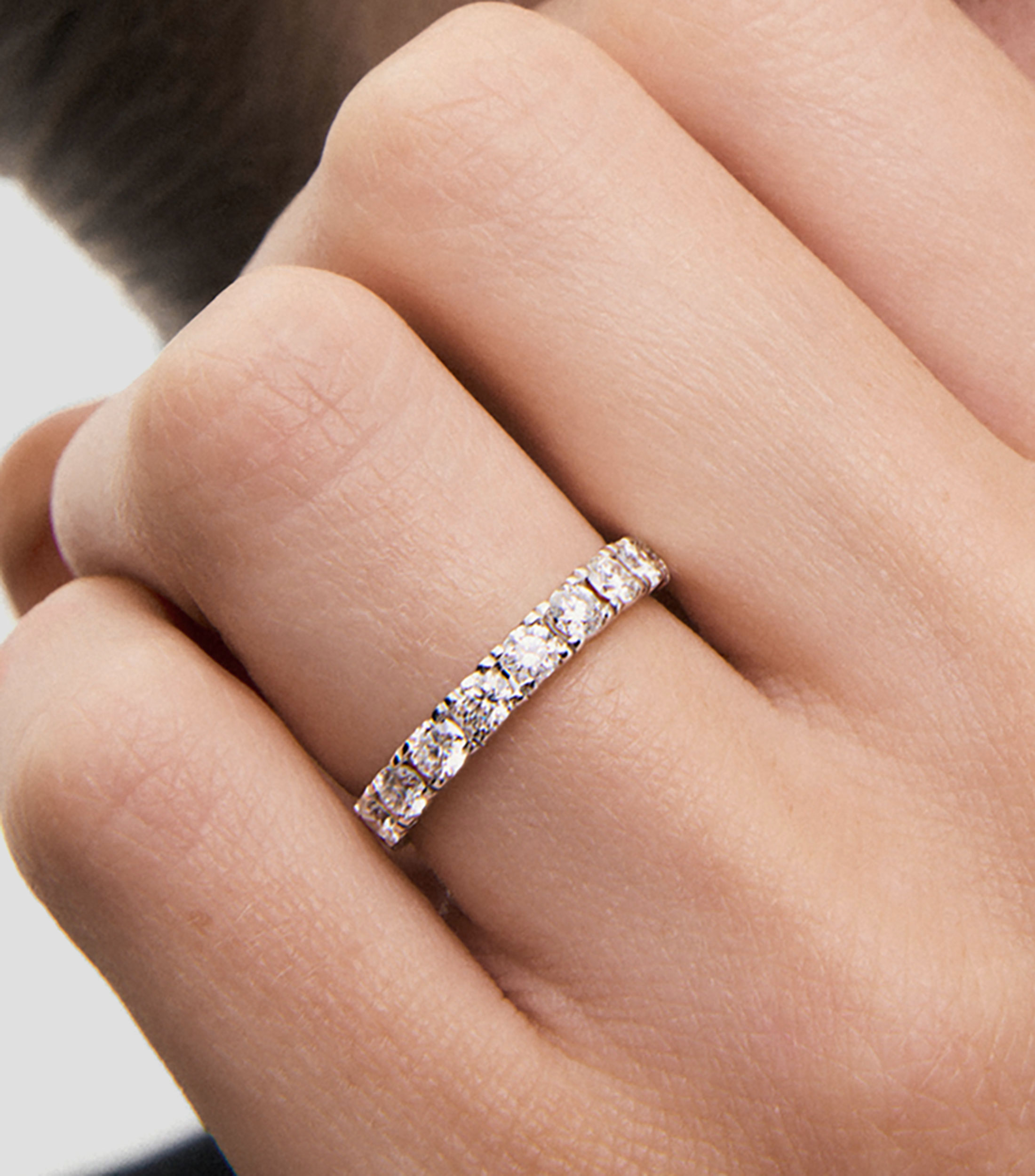 Anillo en Oro blanco de 18 Kilates con diamantes Mujer