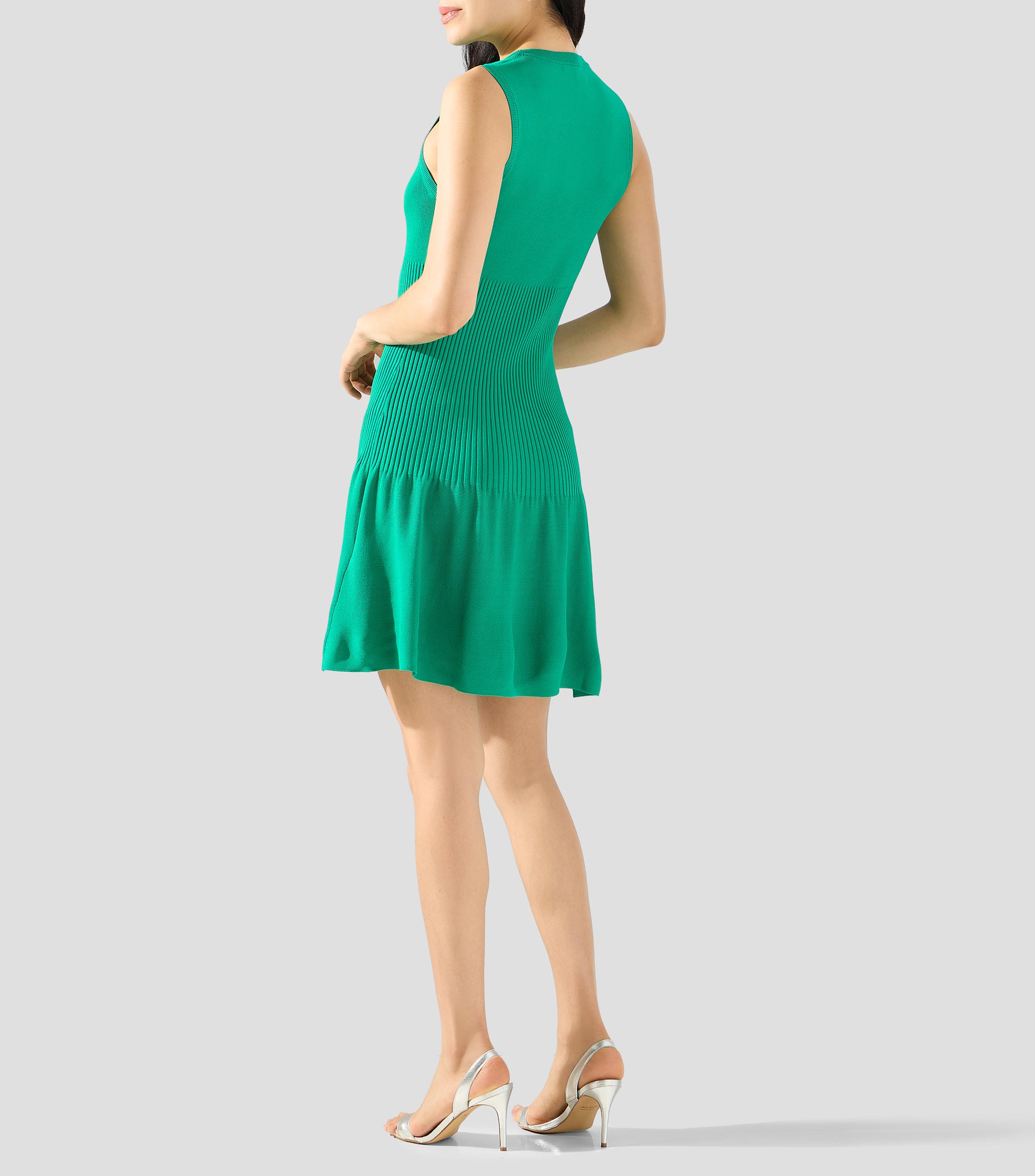 Vestido corto liso Mujer
