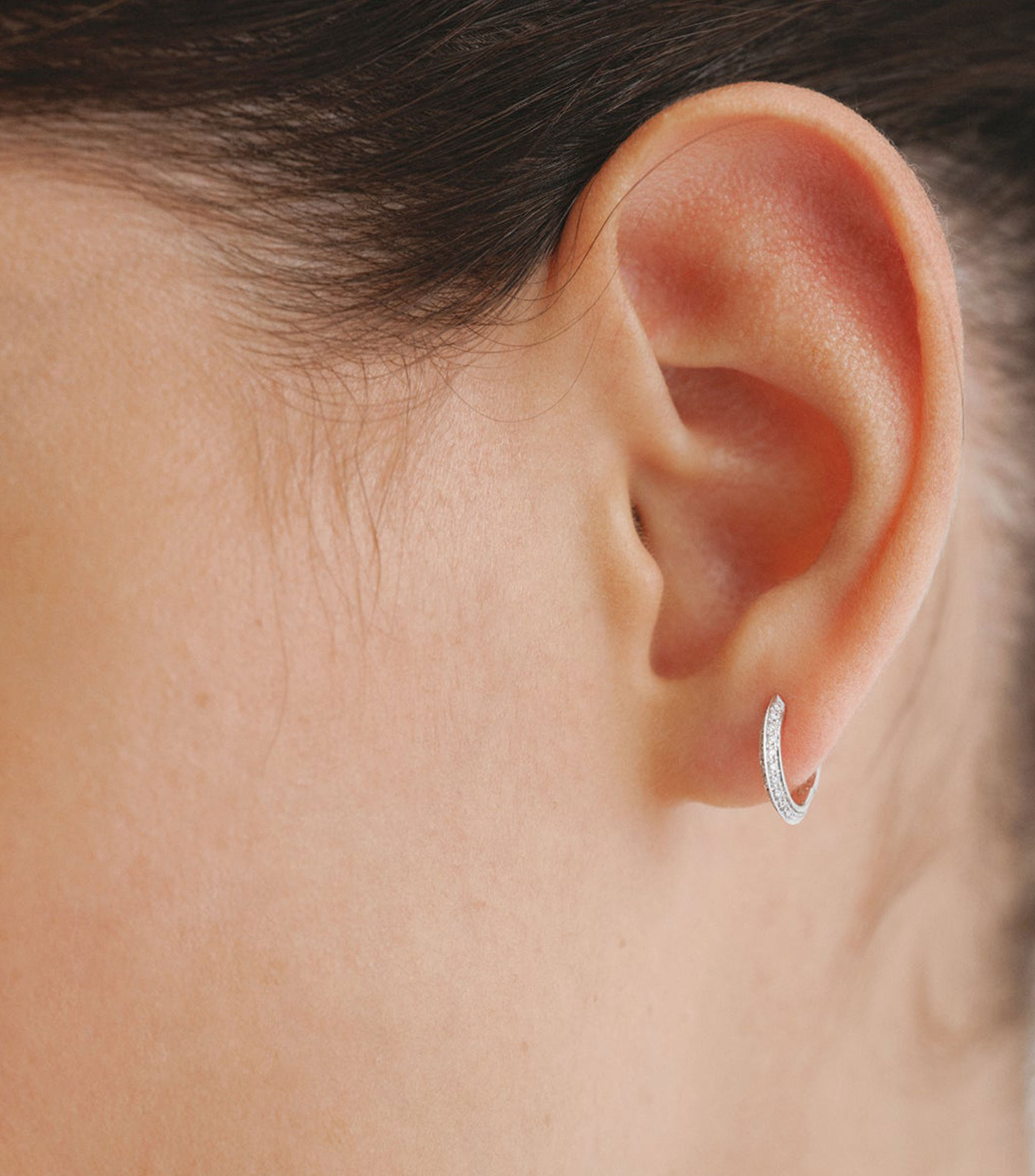 Arete en oro blanco de 18 kilates con diamantes Diamonds Mujer