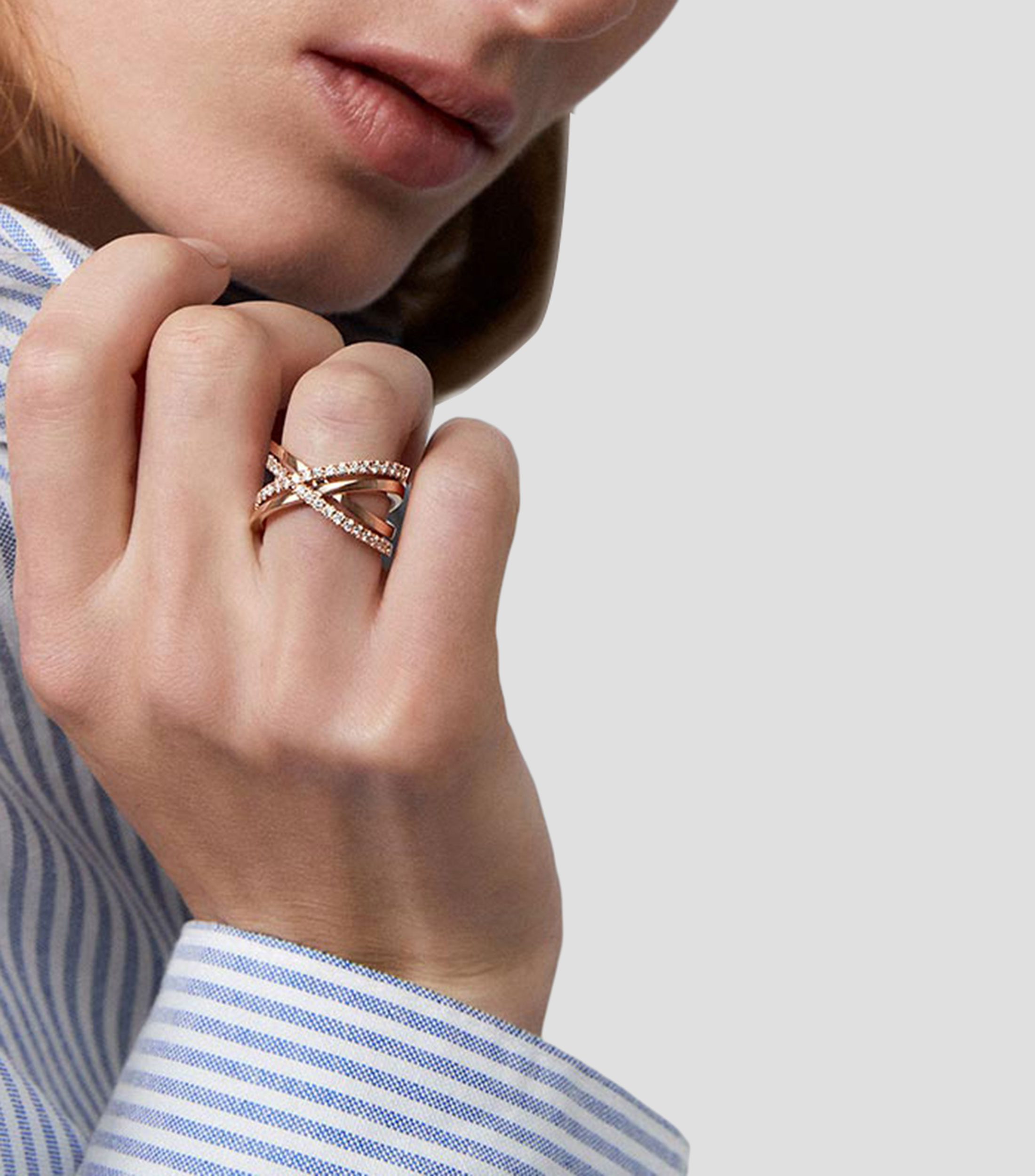 Anillo en Oro 18 kilates con Diamantes Mujer