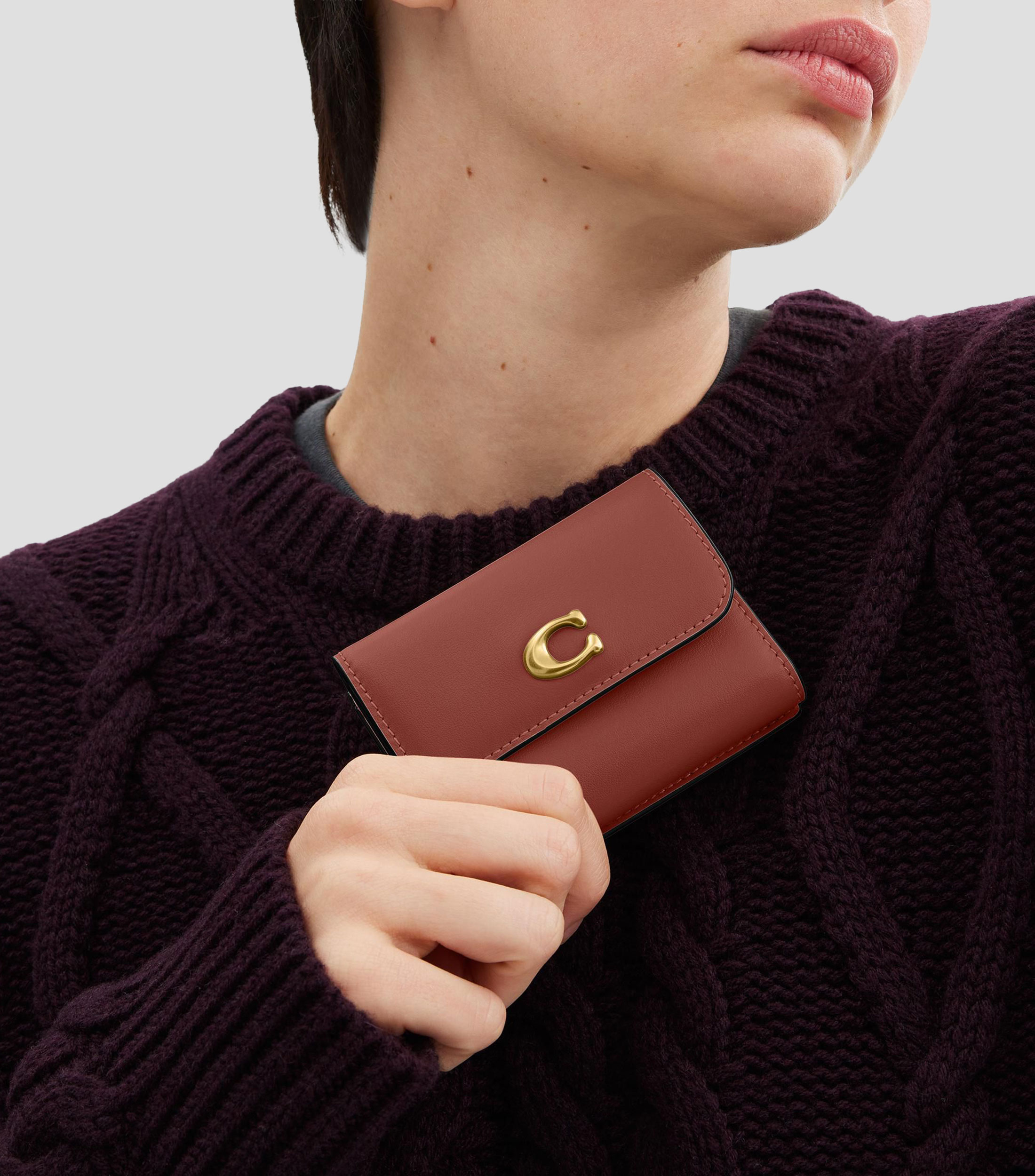 Cartera en cuero Essential lisa Mujer