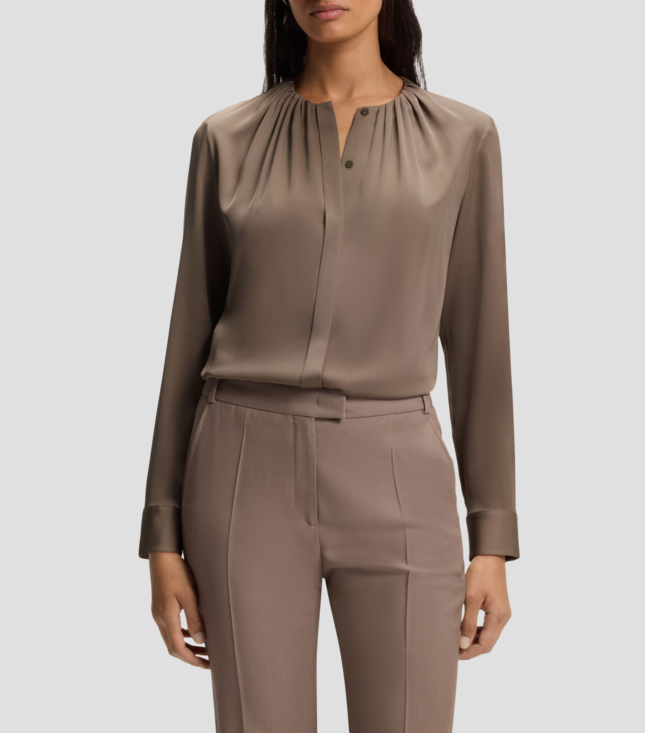 Blusa en seda elástica con frunces Mujer