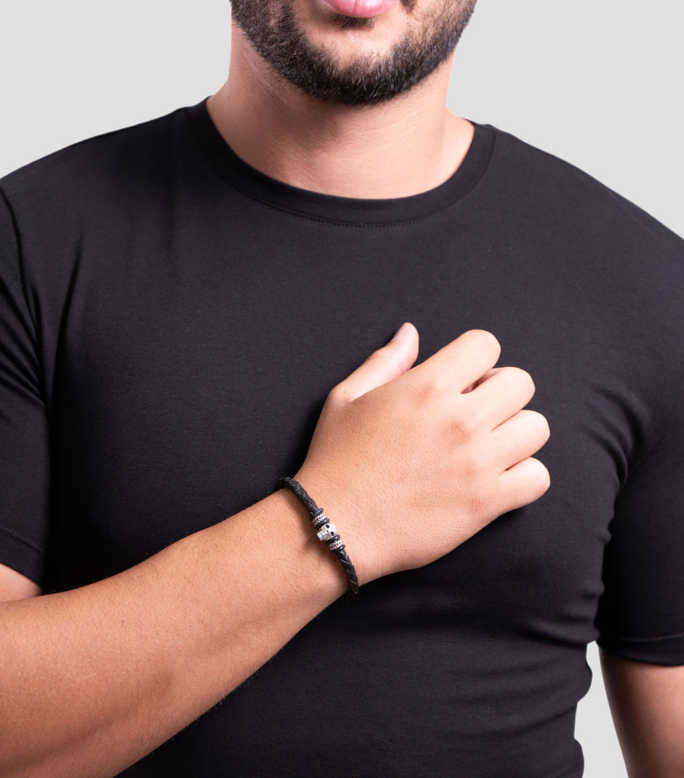 Pulsera negra en piel Hombre