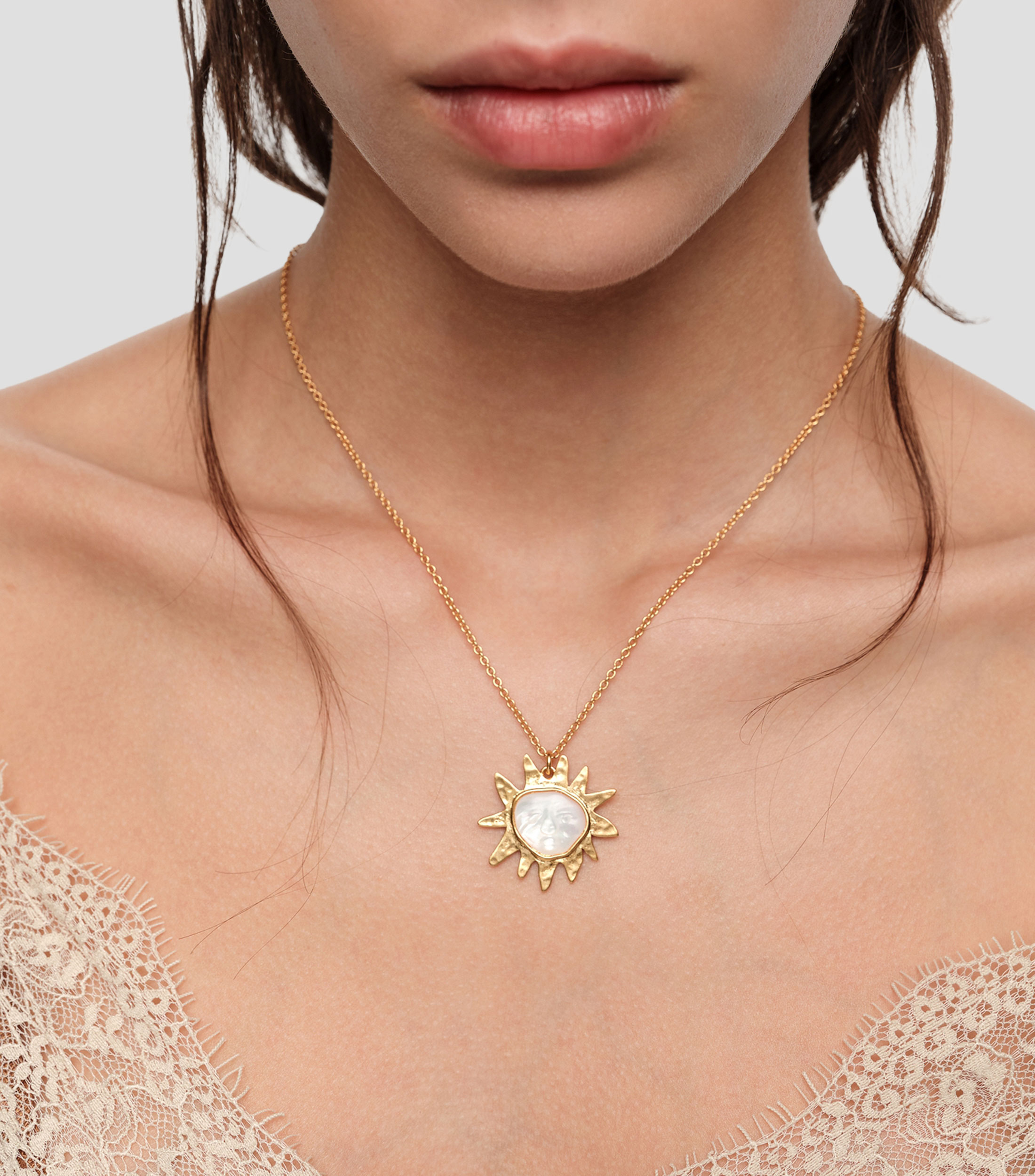 Collar con dije de sol Mujer