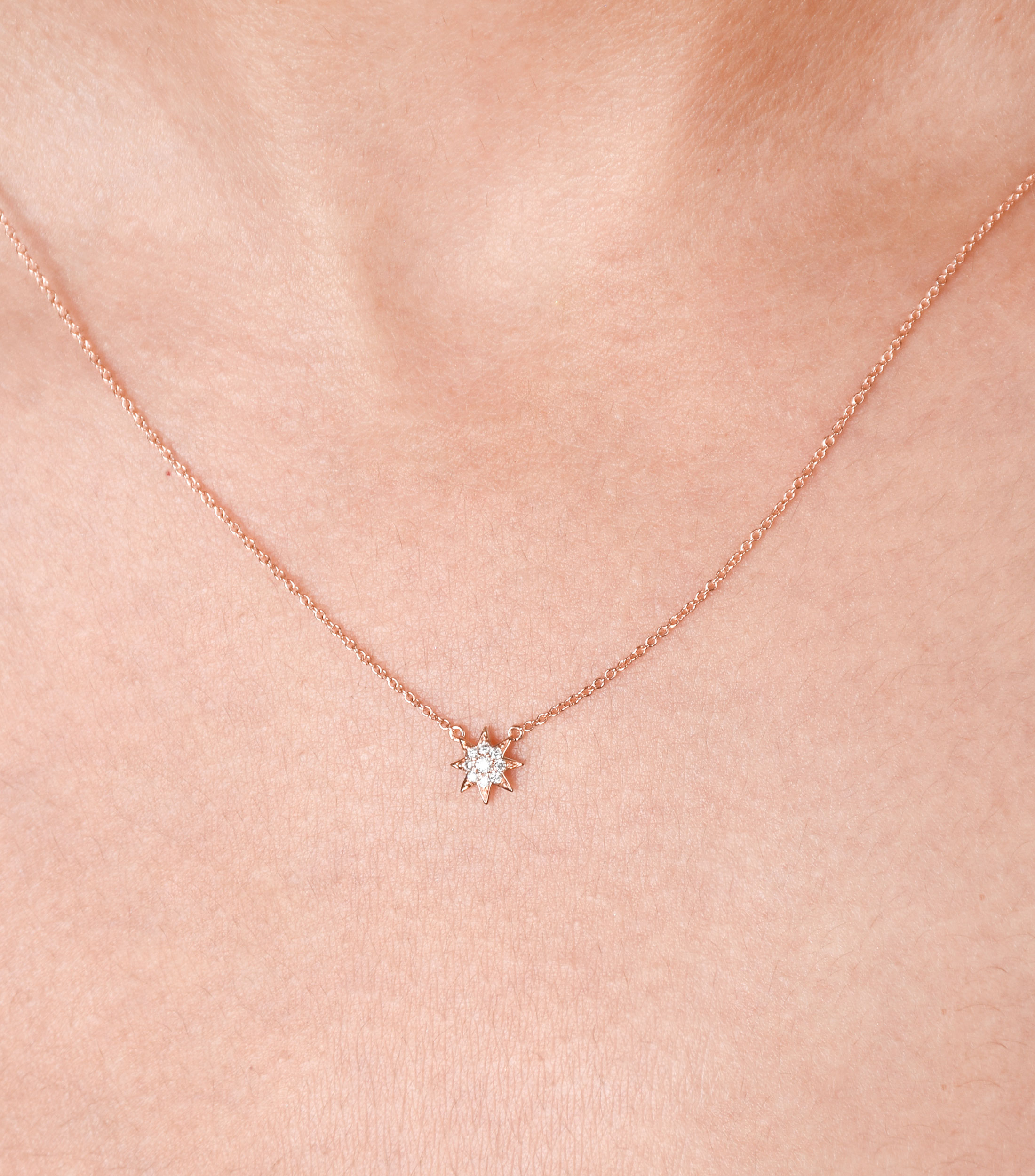 Gargantilla en oro rosa 18 kilates con diamantes Mujer