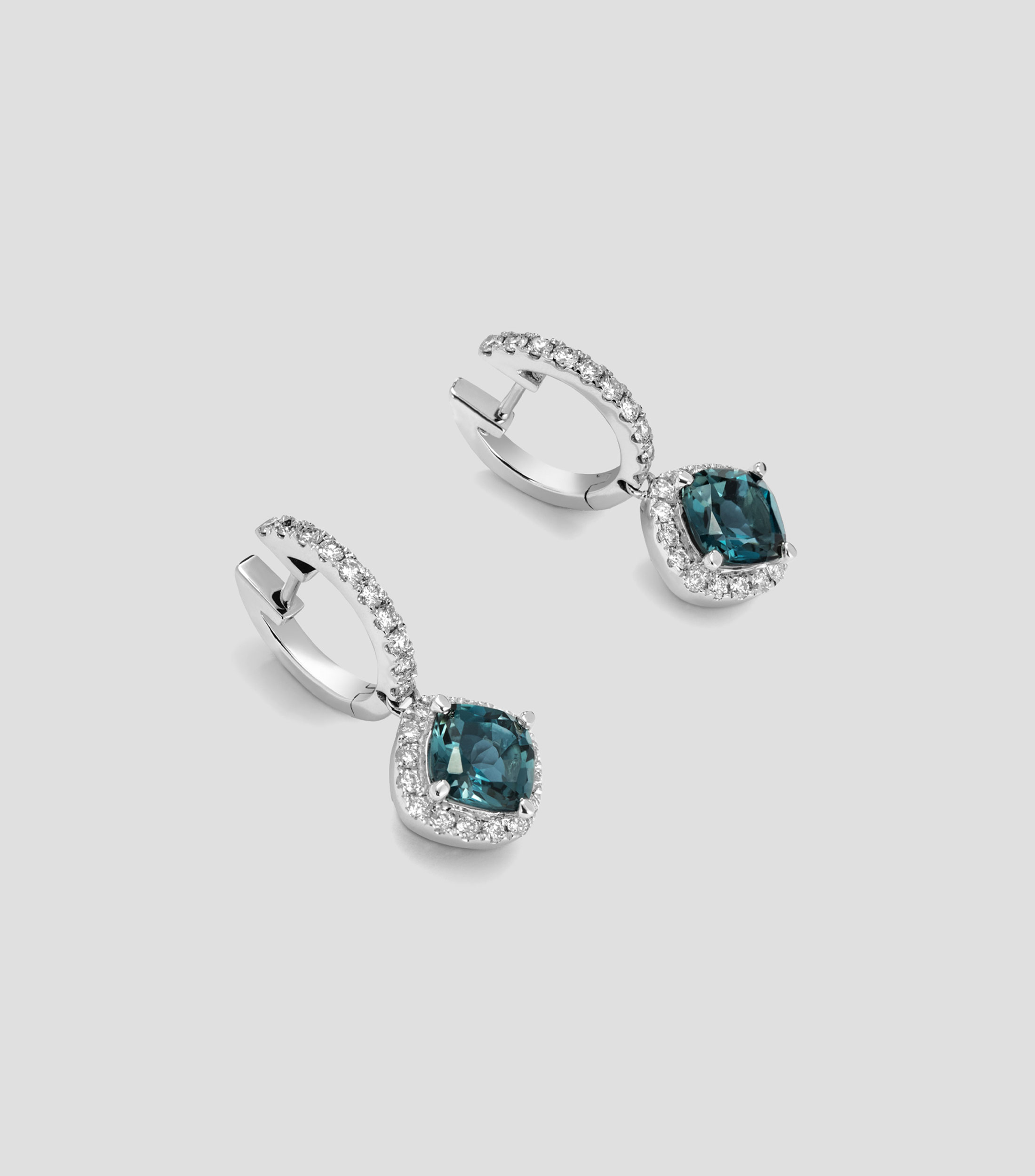 Pendientes en oro blanco de 18 Kilates con topacio y diamantes Mujer