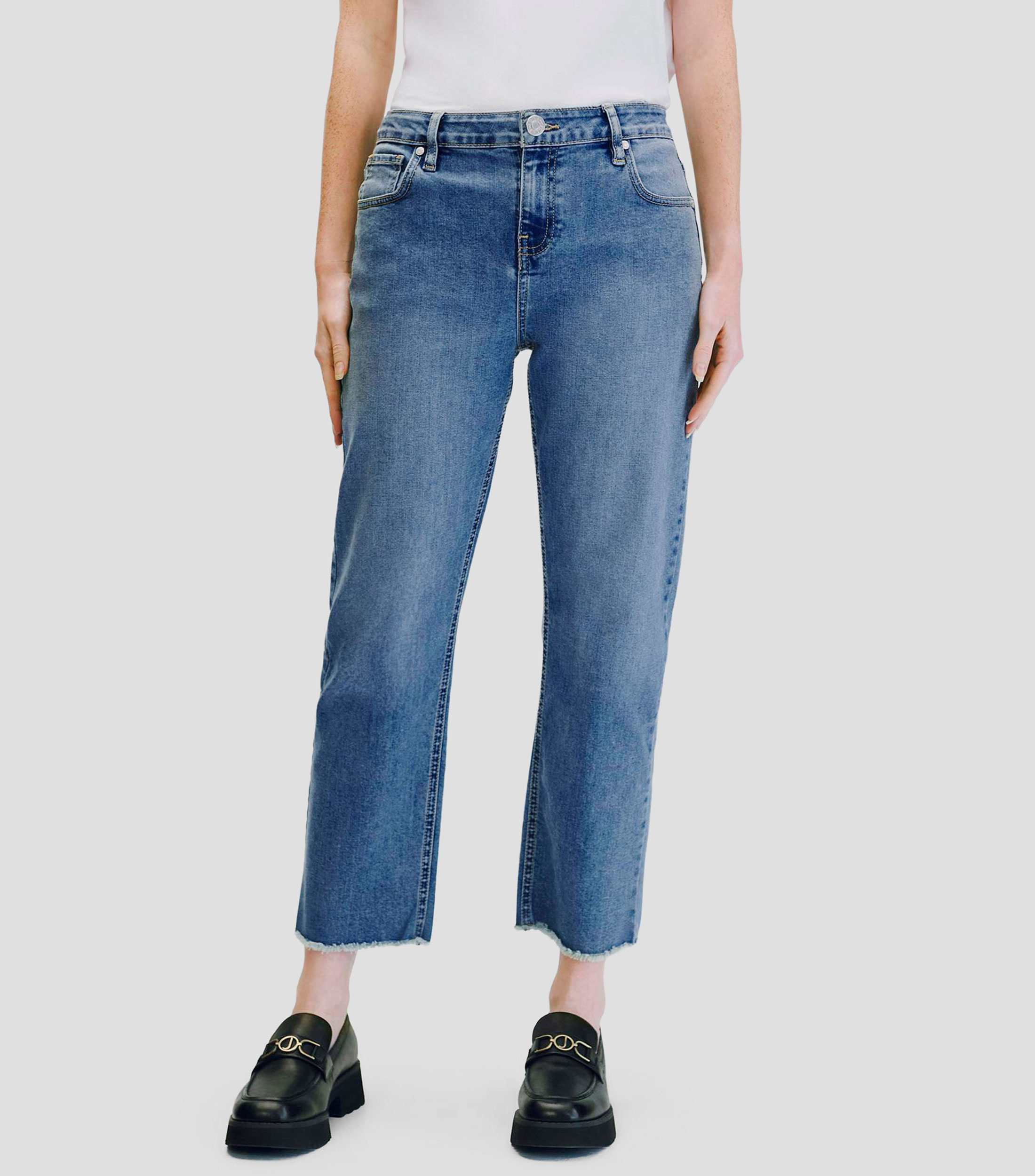 Jeans Rectos Tiro Medio Azul Medio Deshilado en Ruedo Mujer