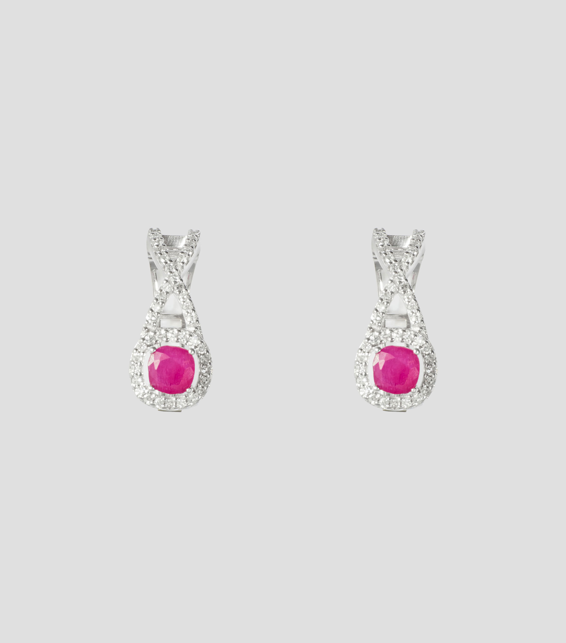 Aretes en Oro blanco de 14 Kilates con rubí Mujer
