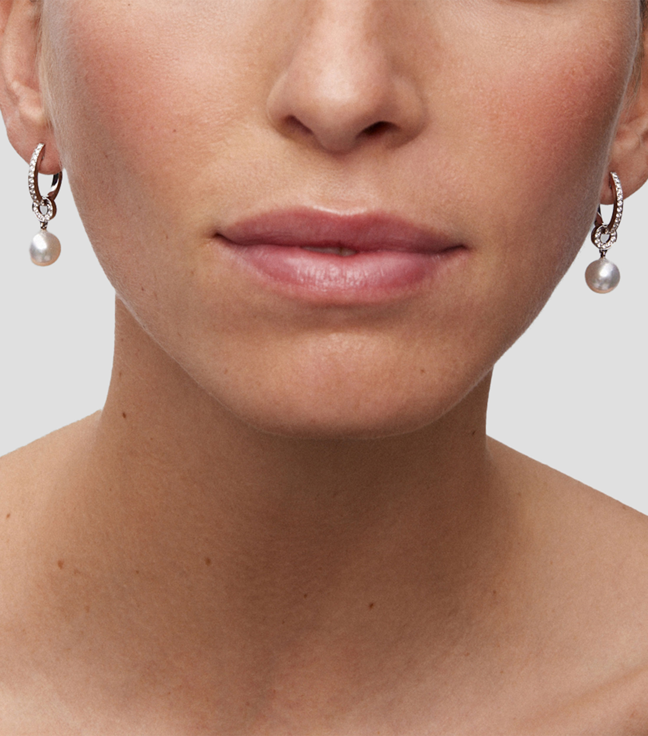 Pendientes en oro blanco de 18 kilates con perla Mujer