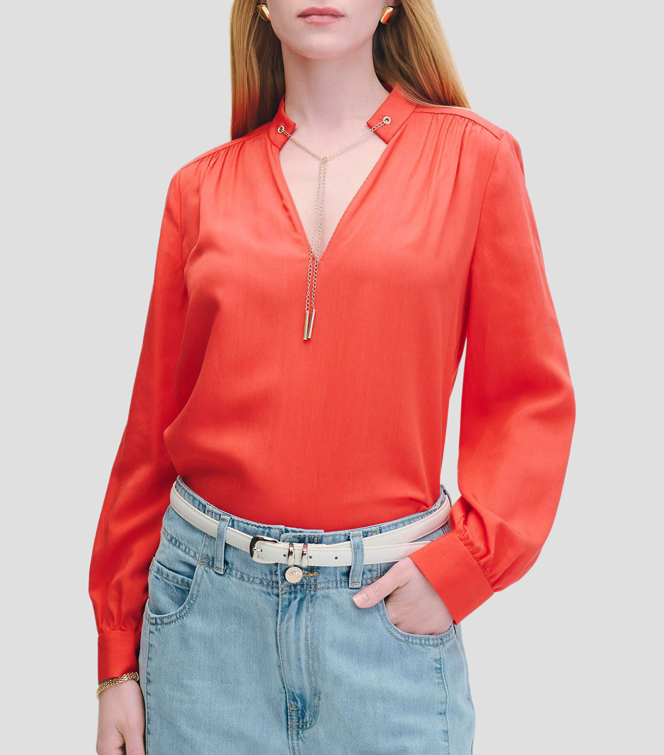 Blusa Rojo Escarlata Efecto Corrugado Escote V Jaretas Metálicas Mujer